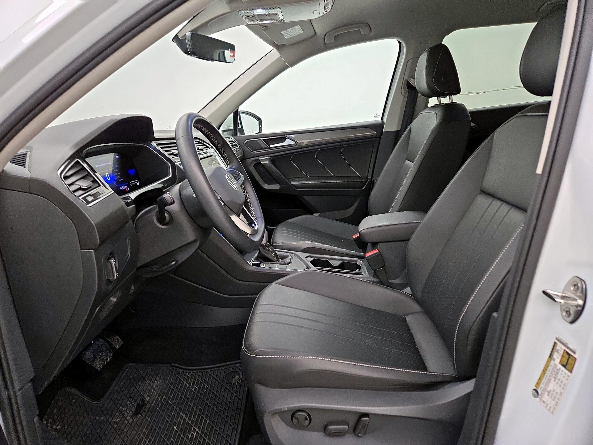 Thumbnail: 2023 Volkswagen Tiguan - 11