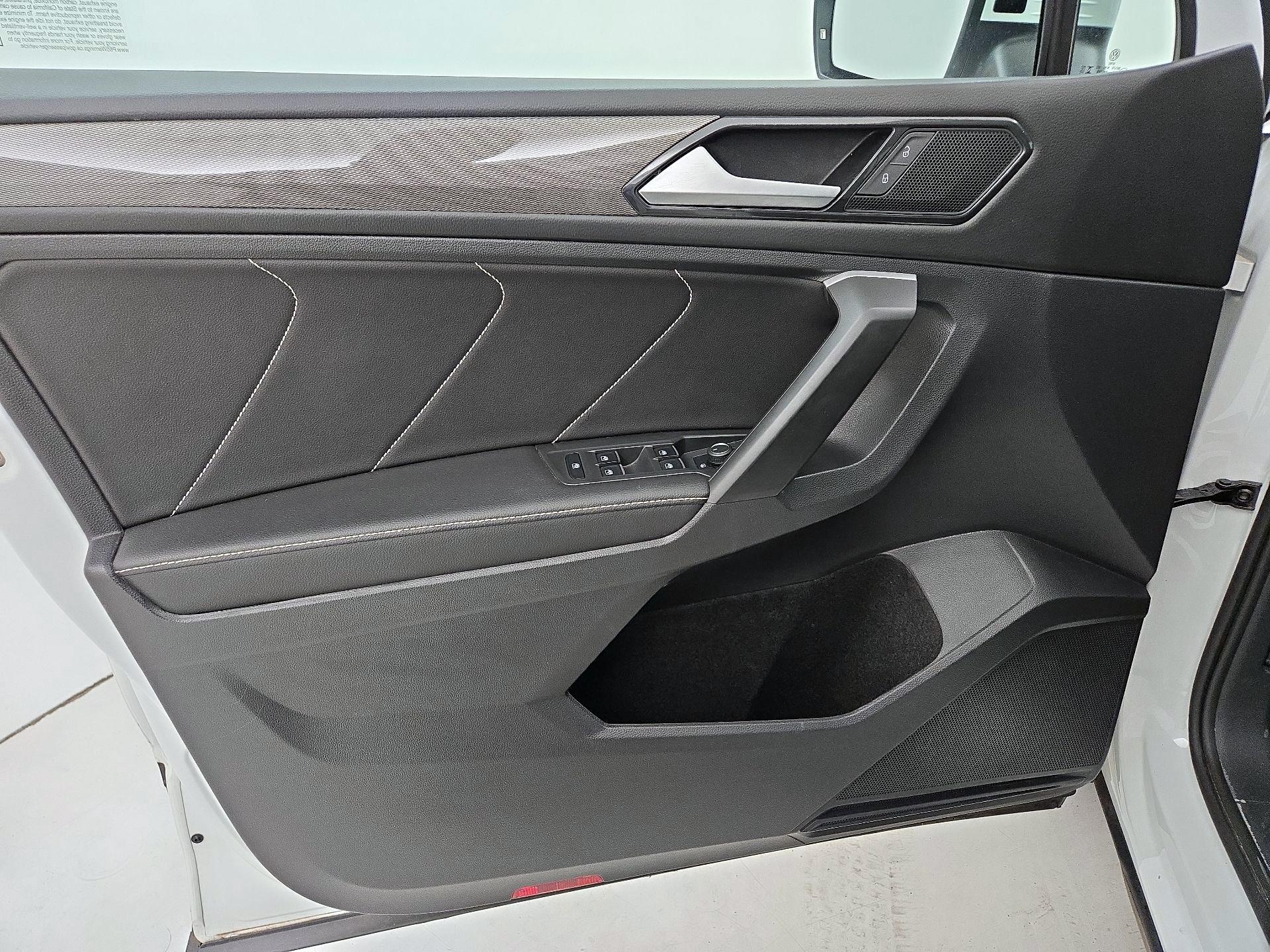 Thumbnail: 2023 Volkswagen Tiguan - 12