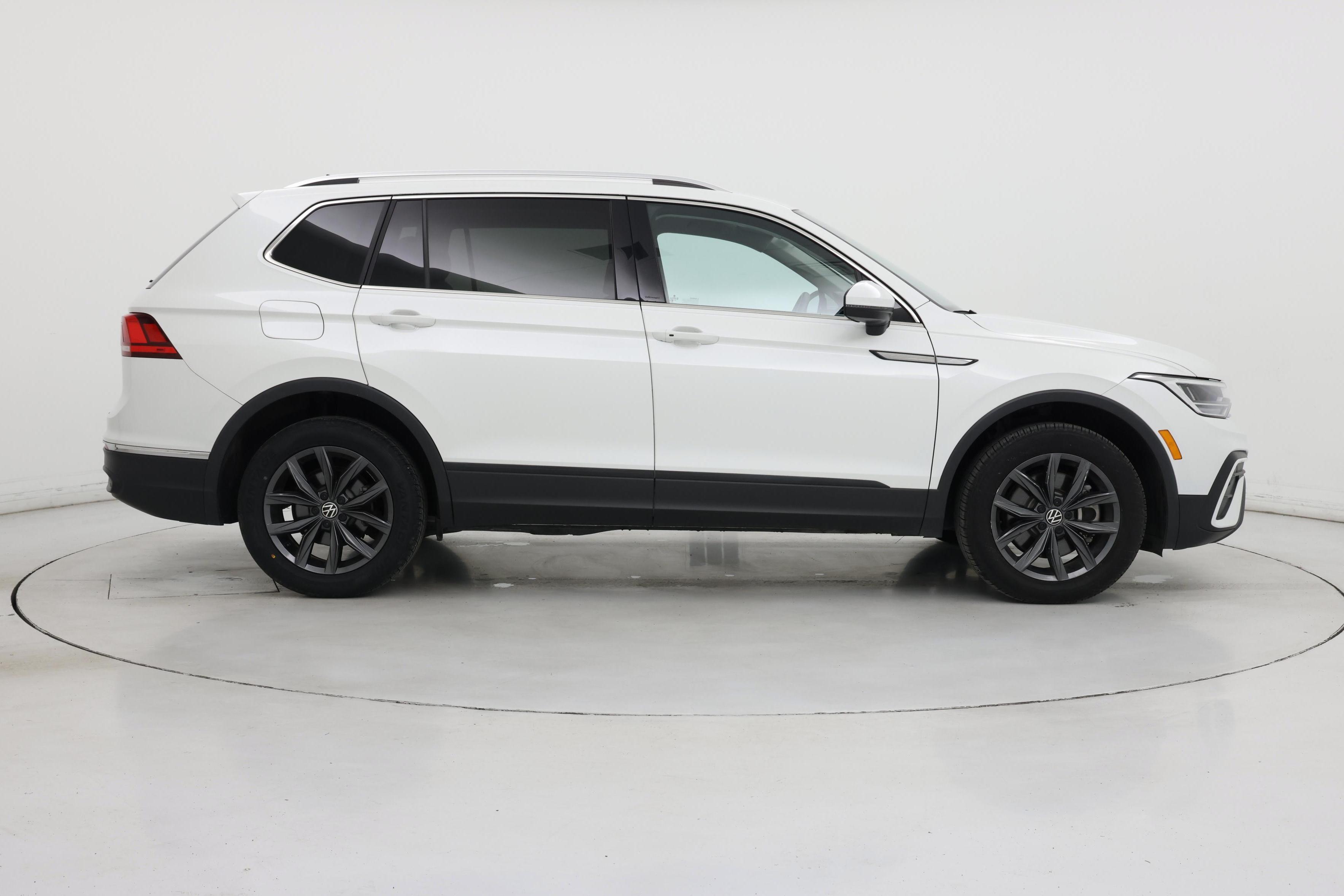 Thumbnail: 2023 Volkswagen Tiguan - 7