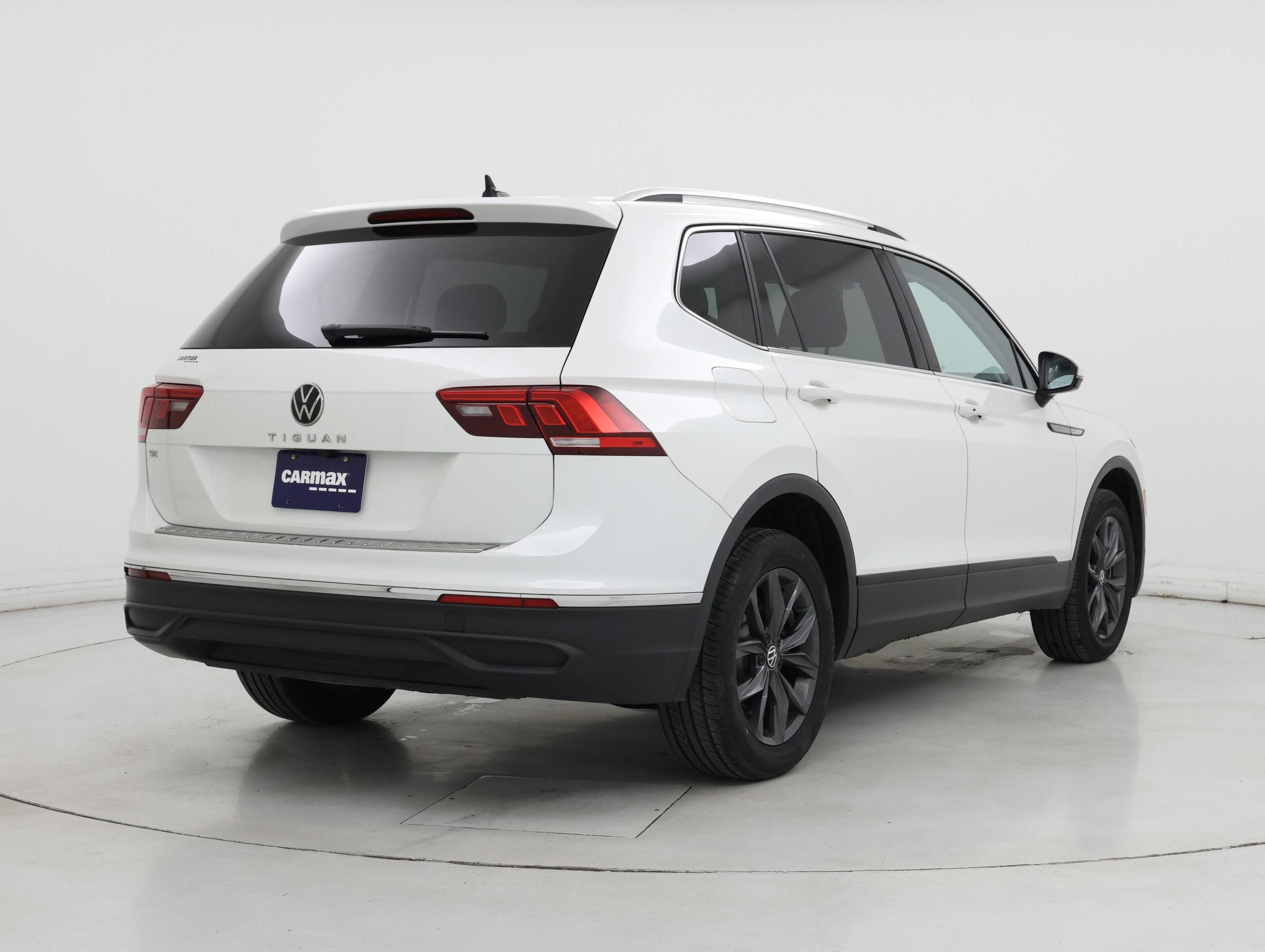 Thumbnail: 2023 Volkswagen Tiguan - 8