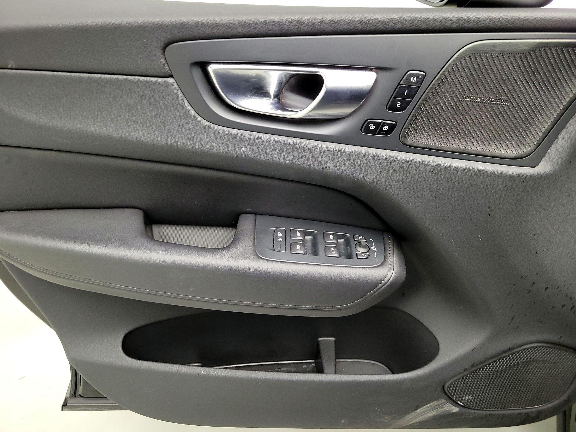 Thumbnail: 2023 Volvo XC60 - 12