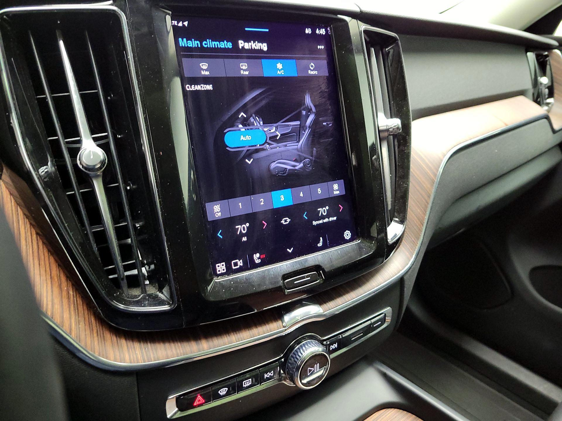 Thumbnail: 2023 Volvo XC60 - 16