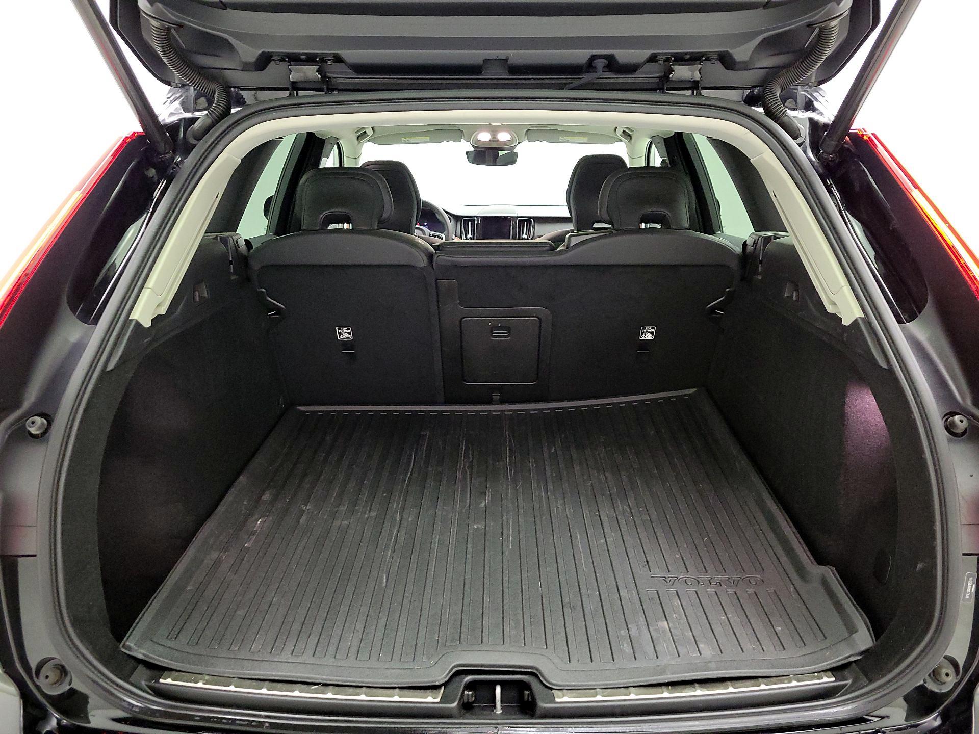 Thumbnail: 2023 Volvo XC60 - 20