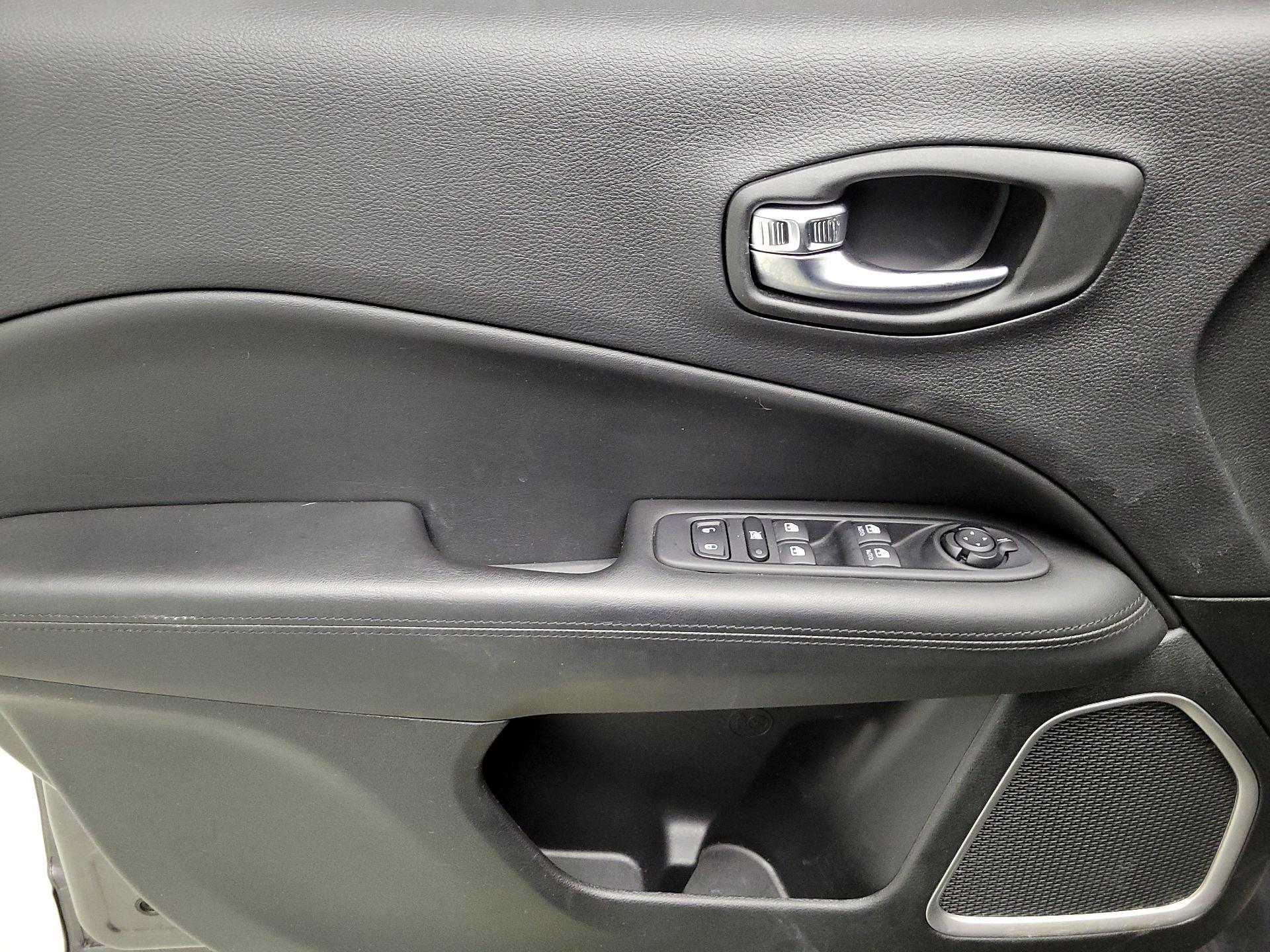 Thumbnail: 2020 Jeep Compass - 12