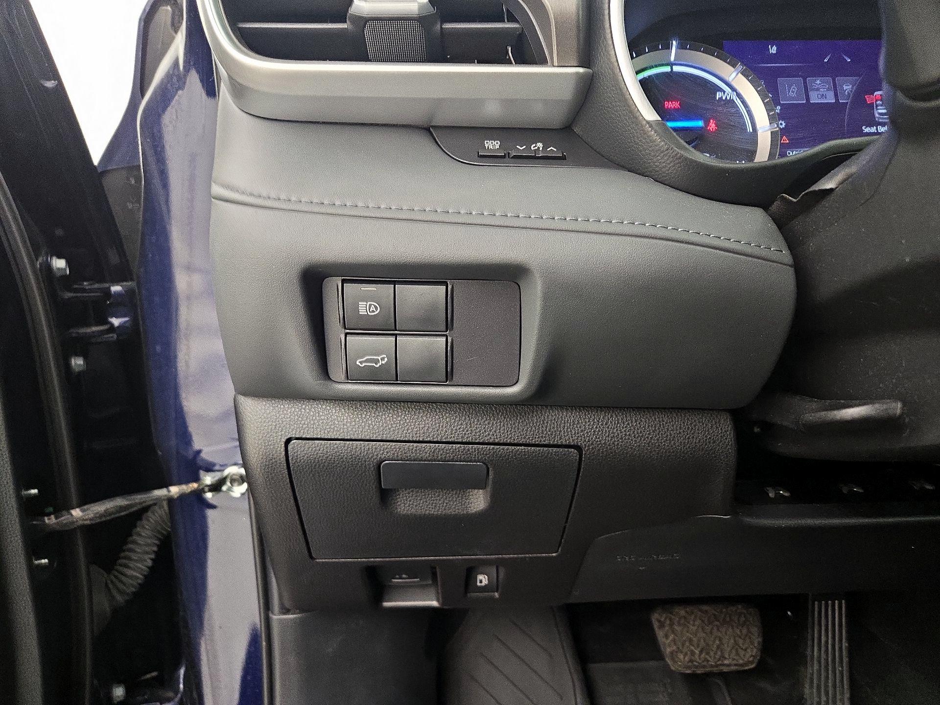 Thumbnail: 2022 Toyota Highlander - 13