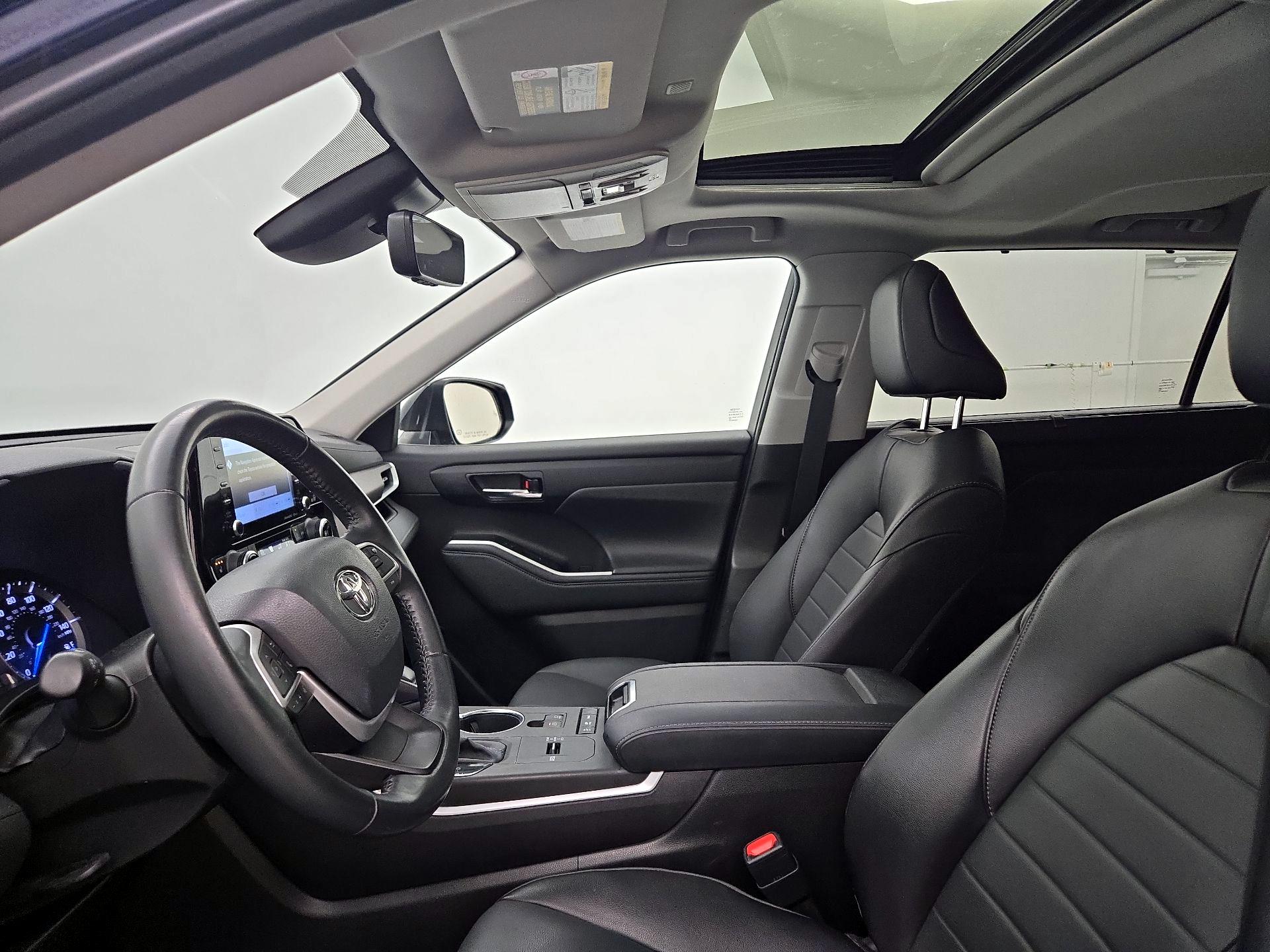 Thumbnail: 2022 Toyota Highlander - 19