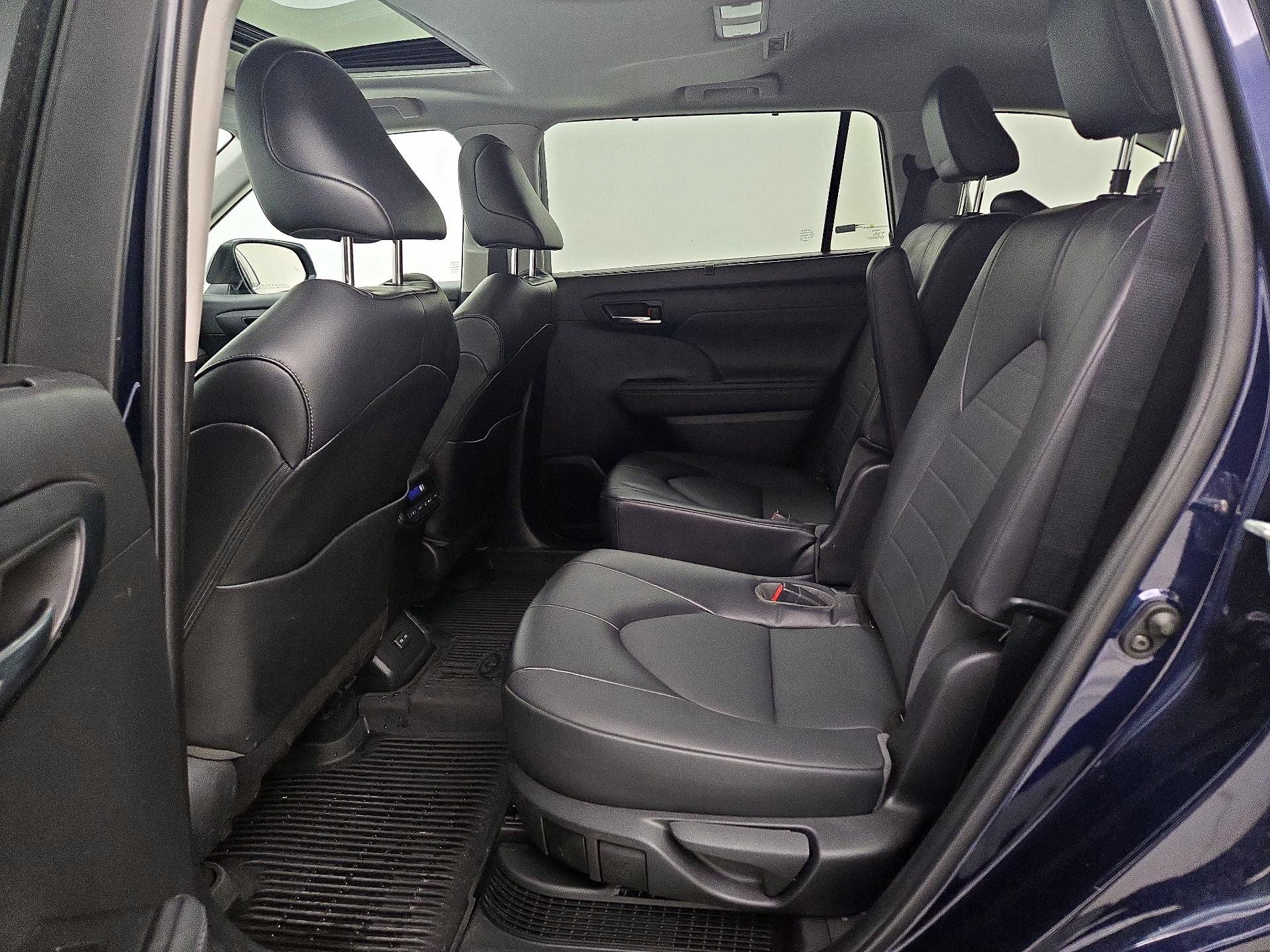 Thumbnail: 2022 Toyota Highlander - 20