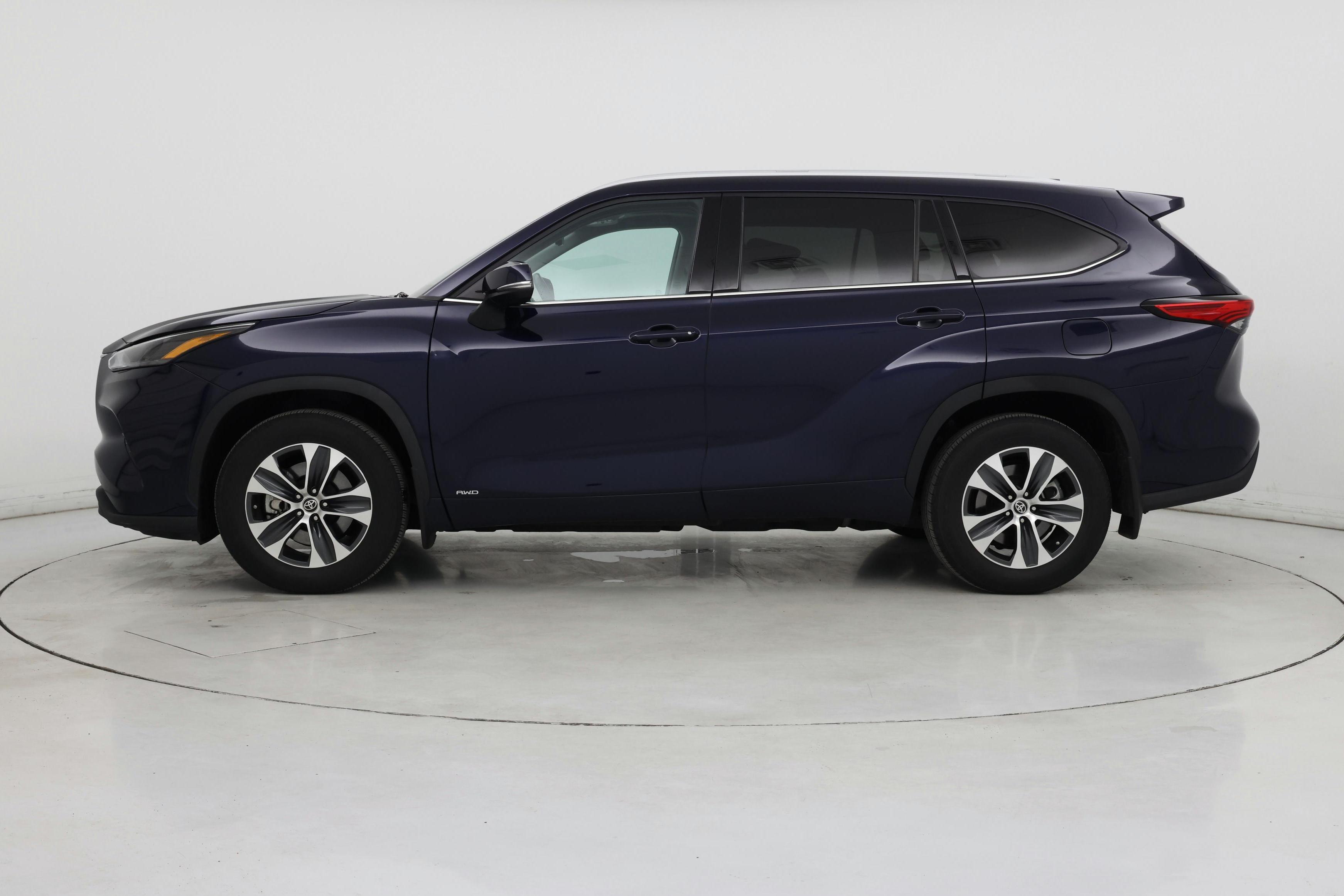Thumbnail: 2022 Toyota Highlander - 3