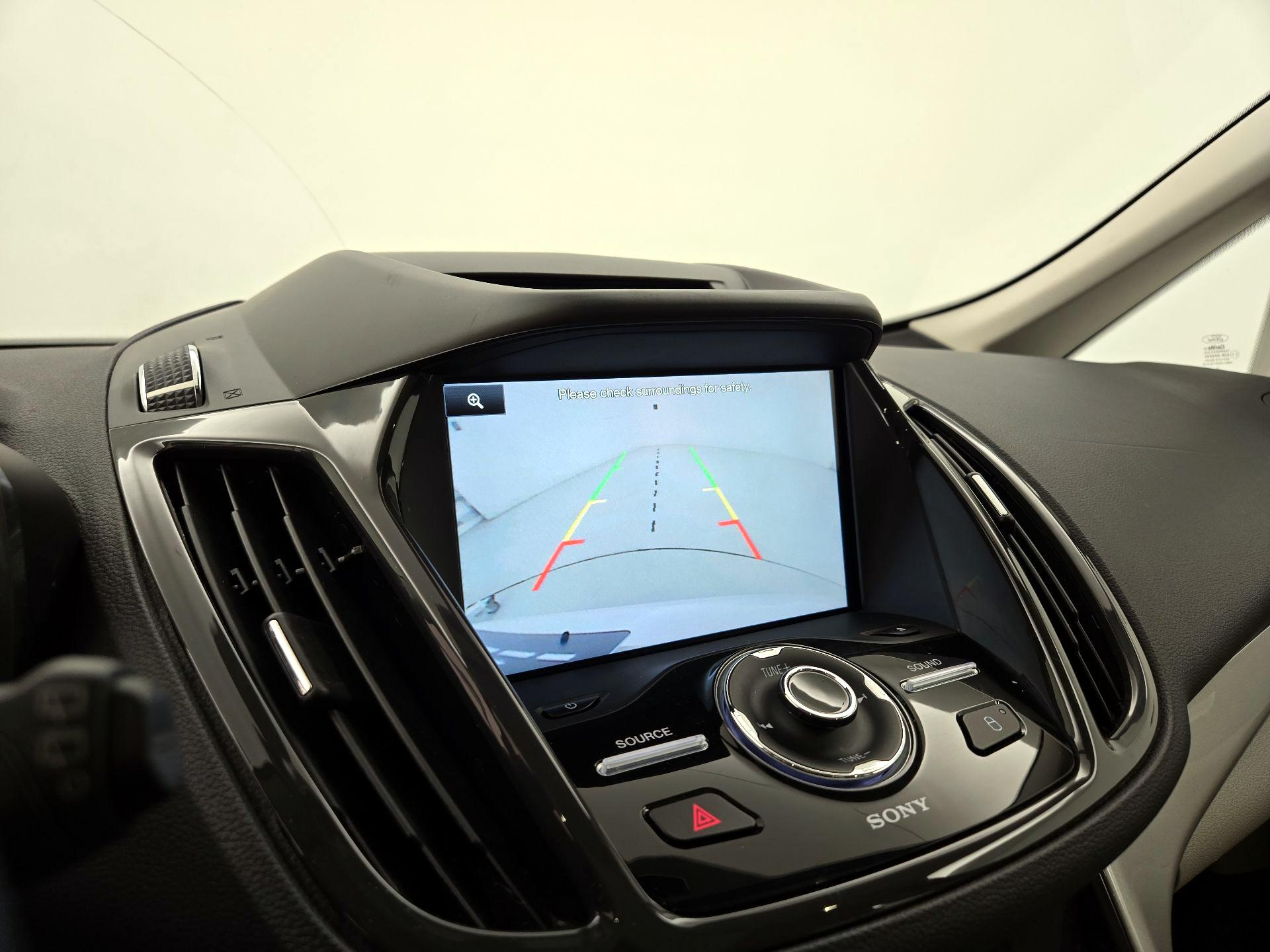 Thumbnail: 2015 Ford C-Max - 14