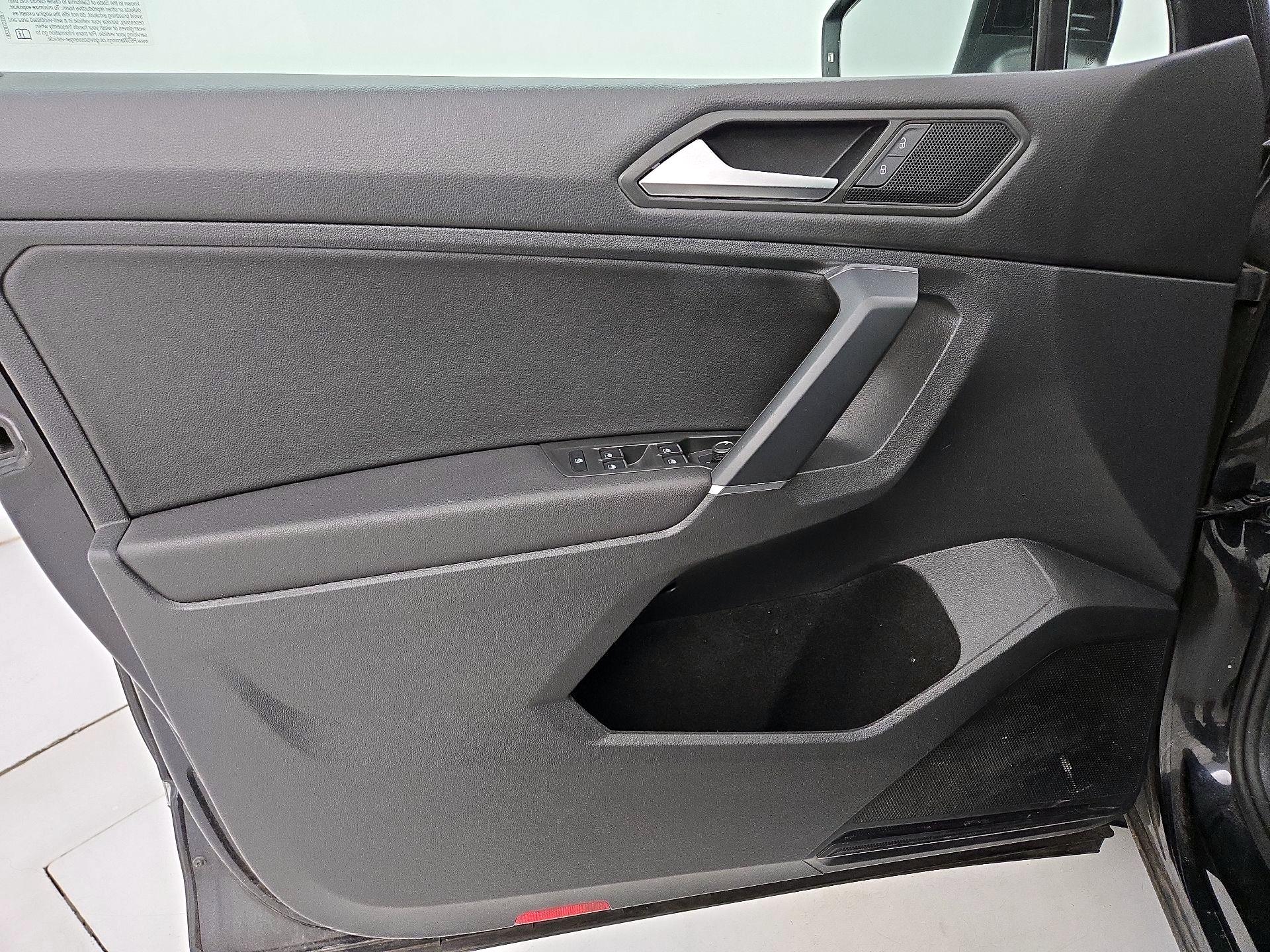 Thumbnail: 2020 Volkswagen Tiguan - 12