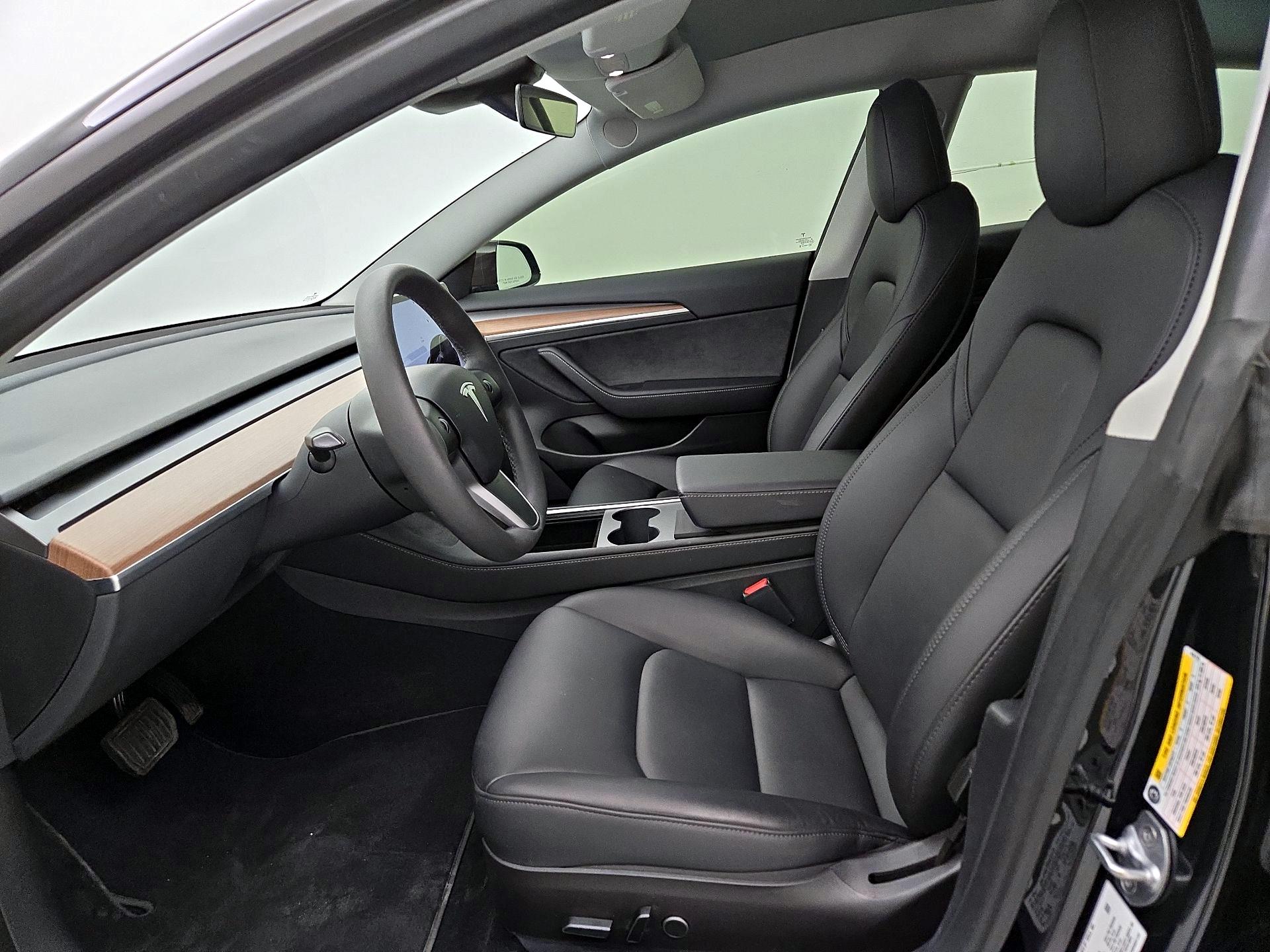 Thumbnail: 2023 Tesla Model 3 - 11