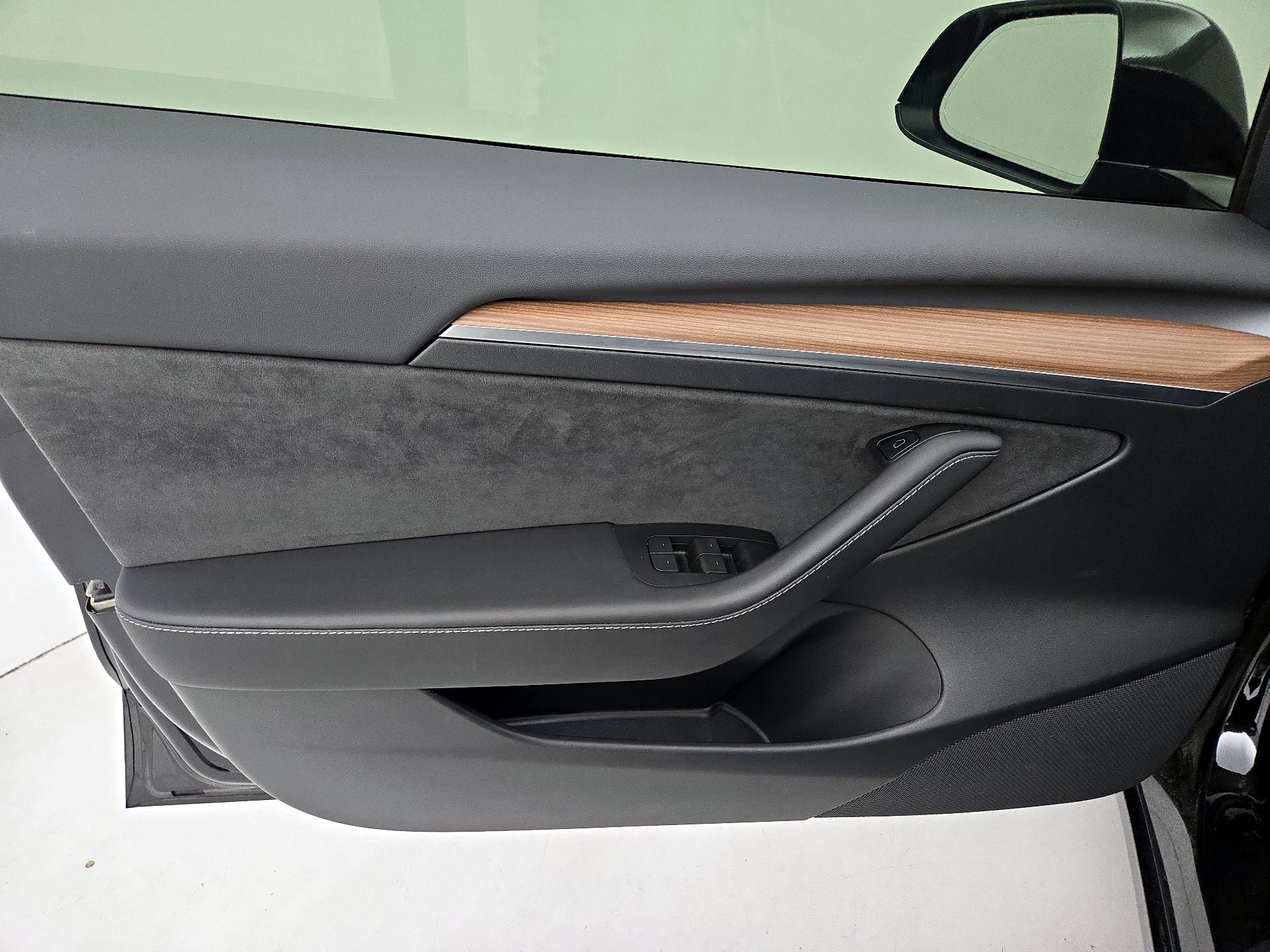 Thumbnail: 2023 Tesla Model 3 - 12