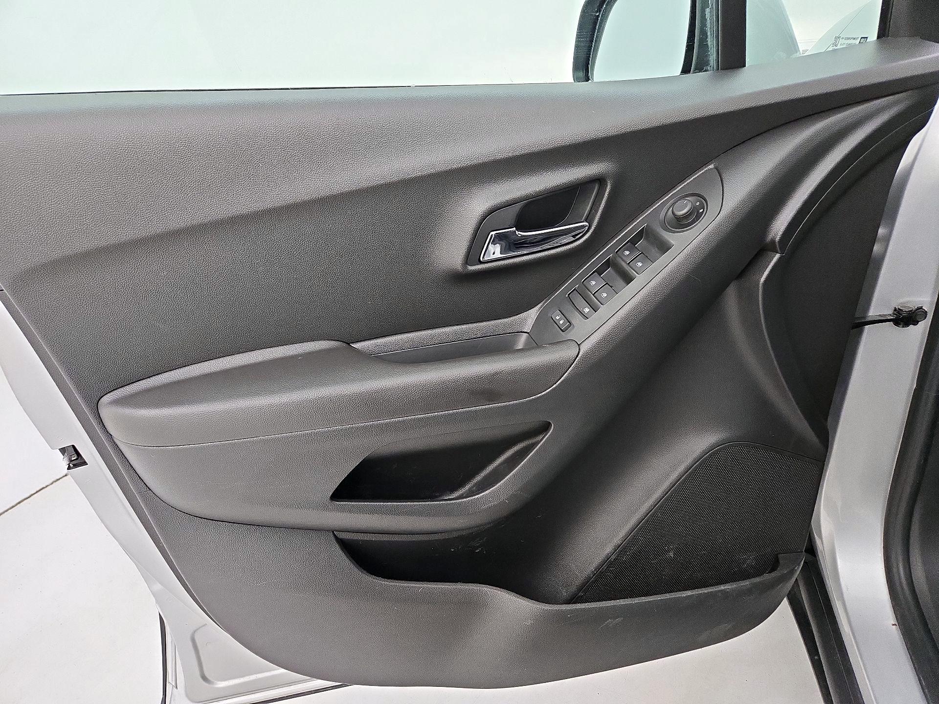 Thumbnail: 2020 Chevrolet Trax - 12