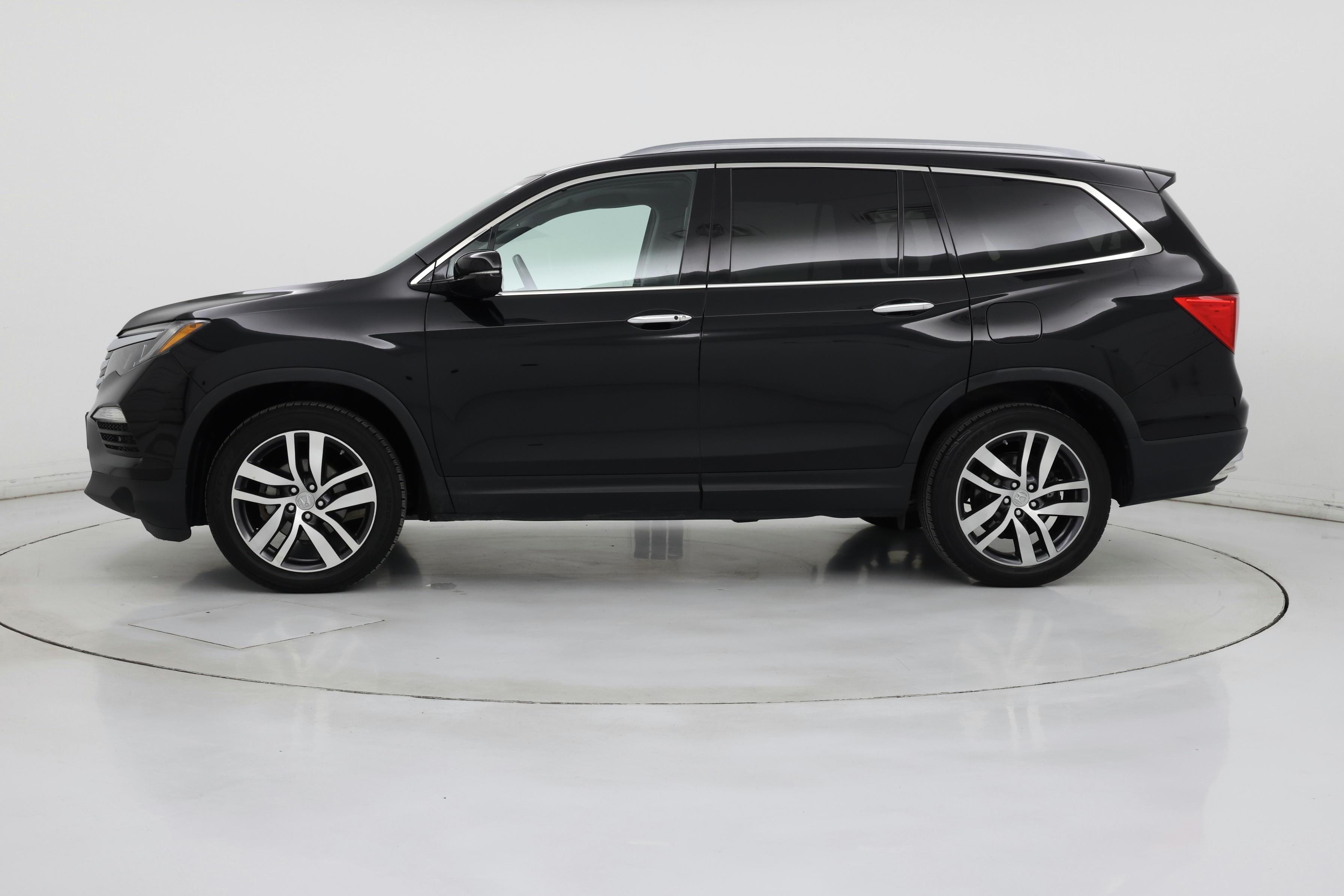 Thumbnail: 2017 Honda Pilot - 3