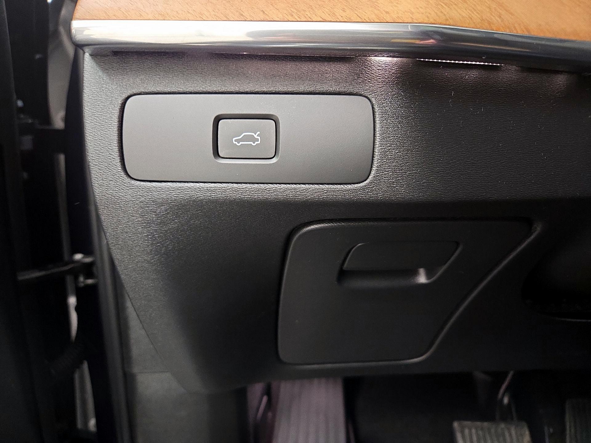 Thumbnail: 2024 Volvo XC90 - 13