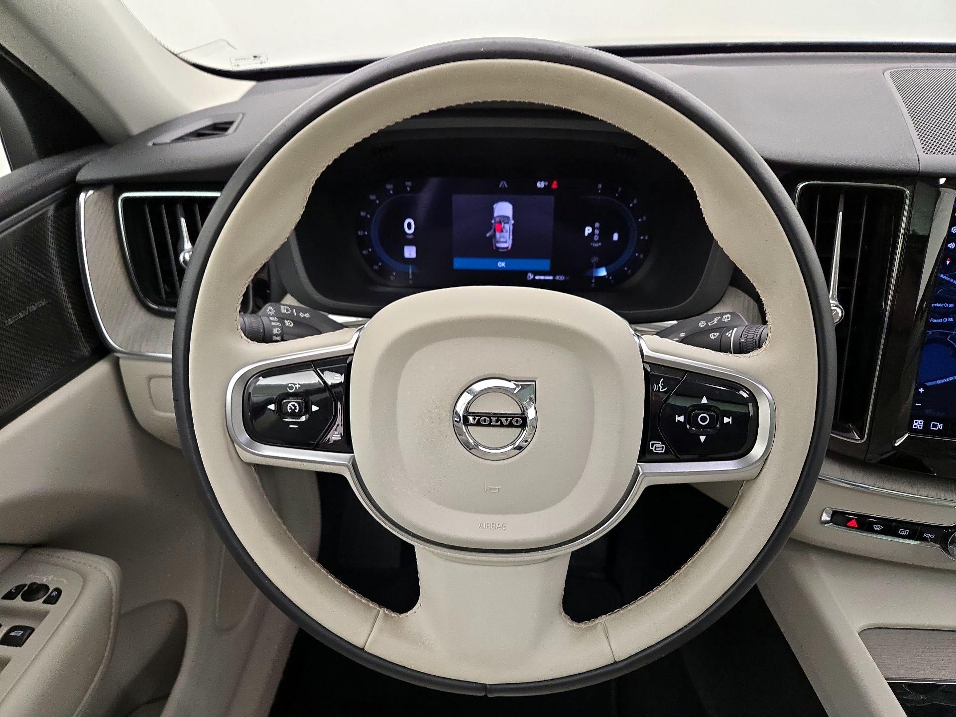 Thumbnail: 2023 Volvo XC60 - 10