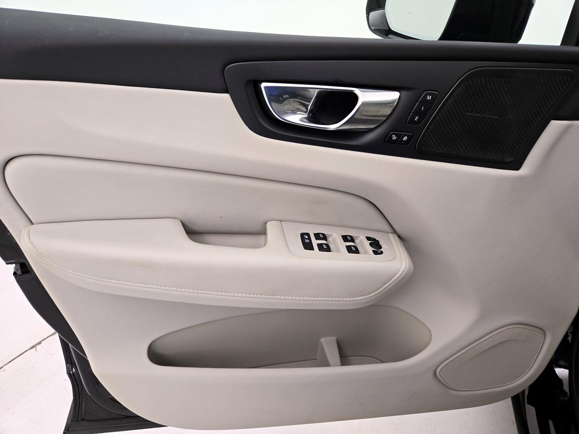 Thumbnail: 2023 Volvo XC60 - 12