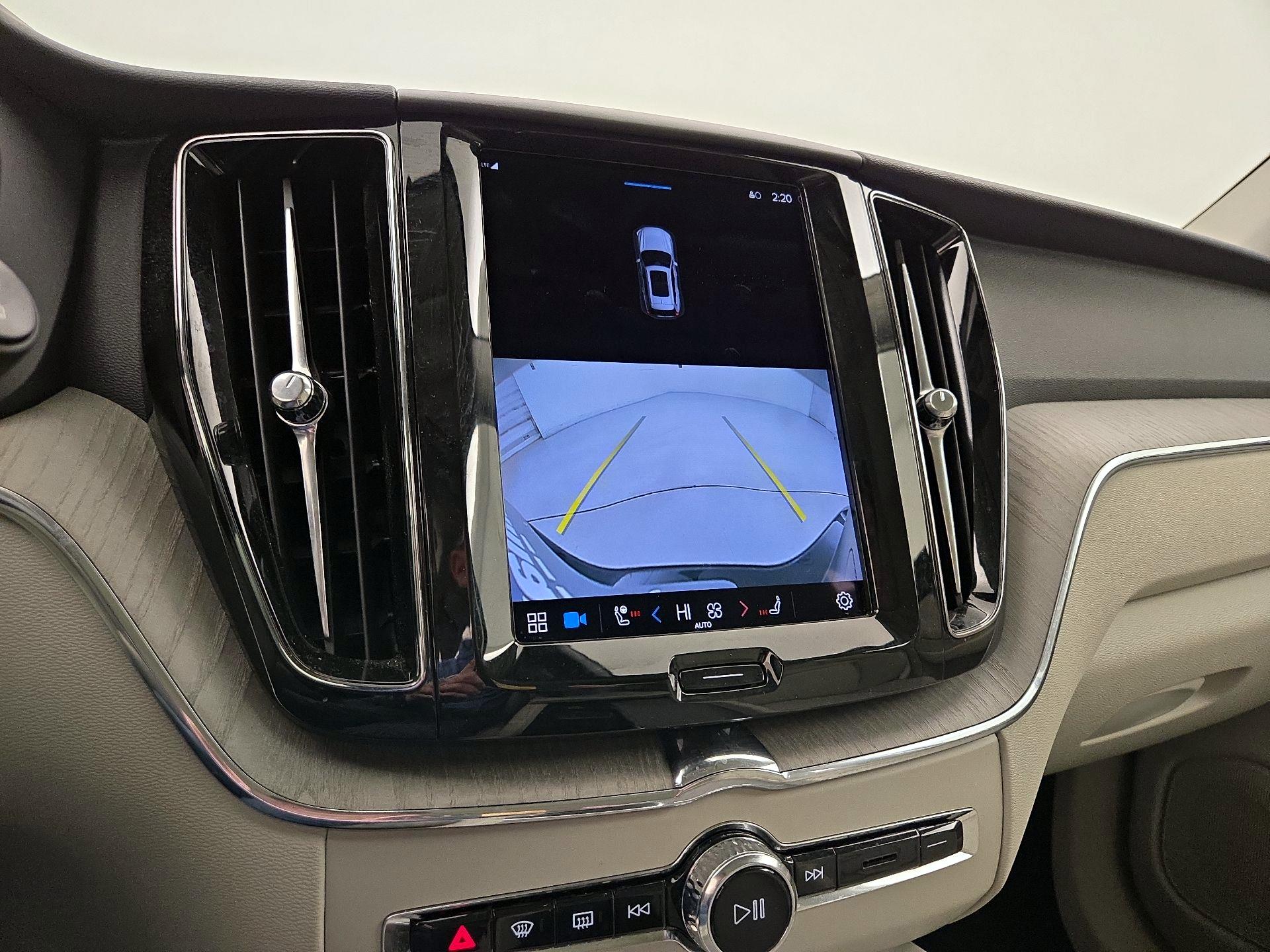 Thumbnail: 2023 Volvo XC60 - 15