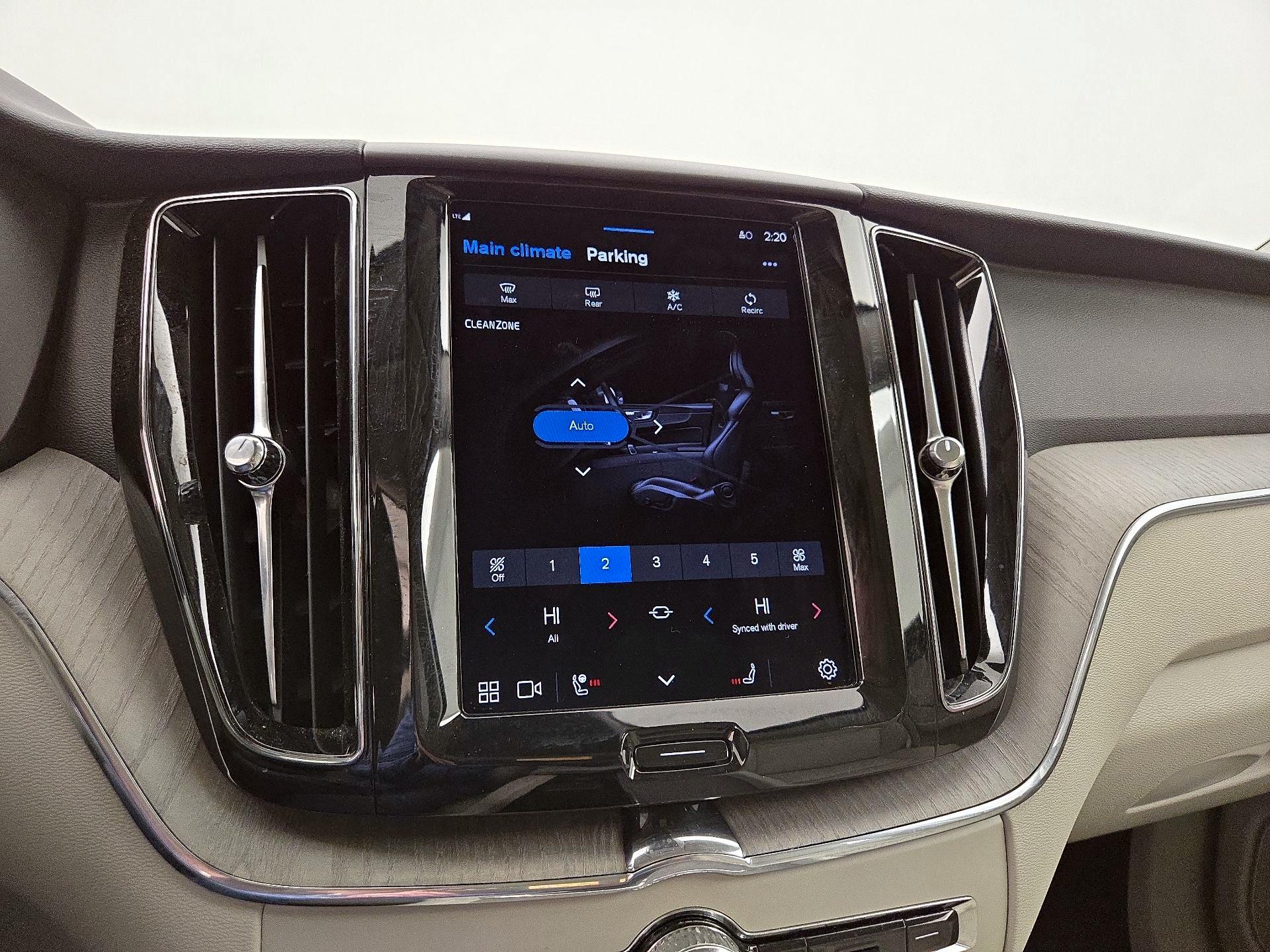 Thumbnail: 2023 Volvo XC60 - 17