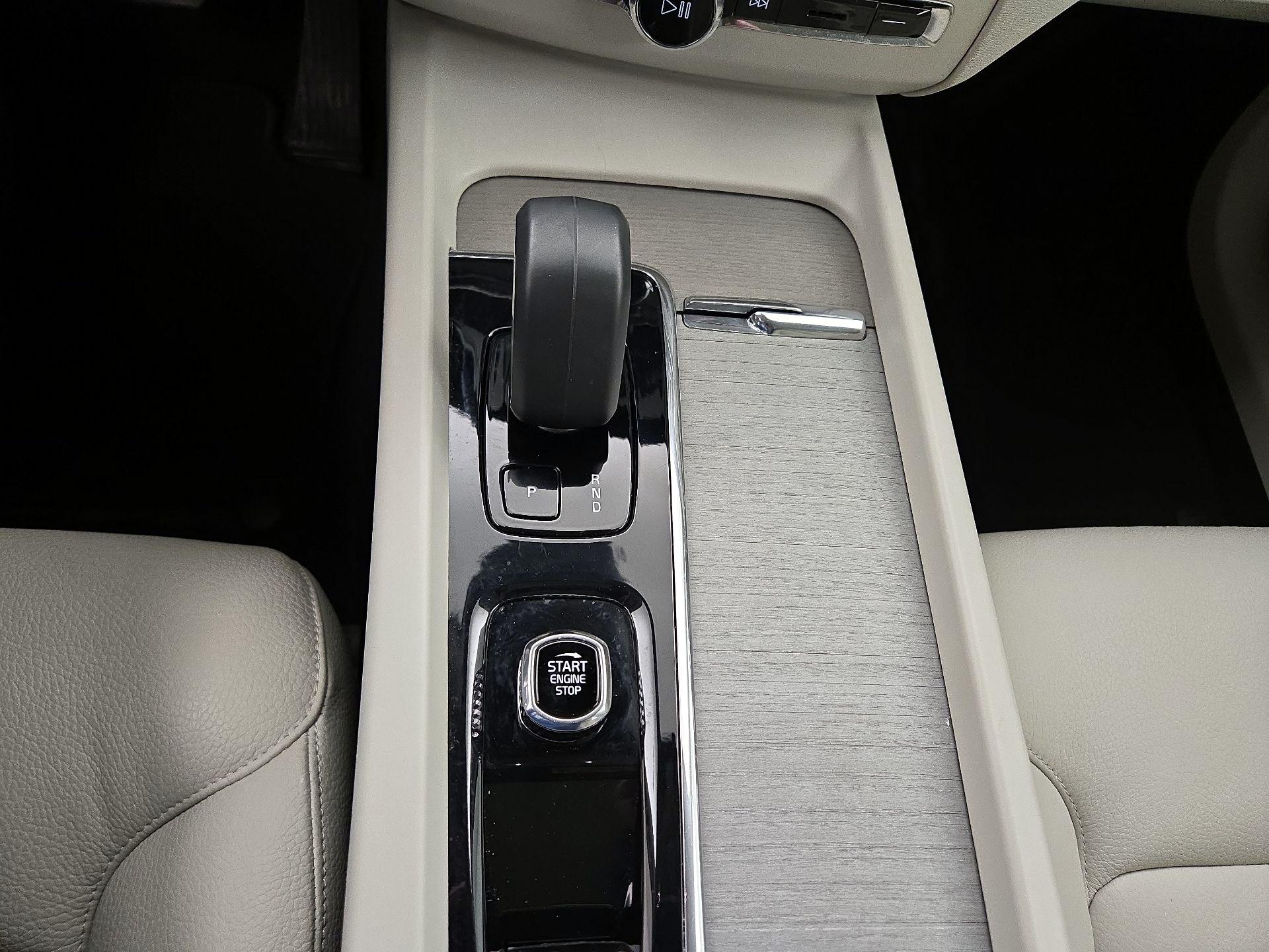 Thumbnail: 2023 Volvo XC60 - 18