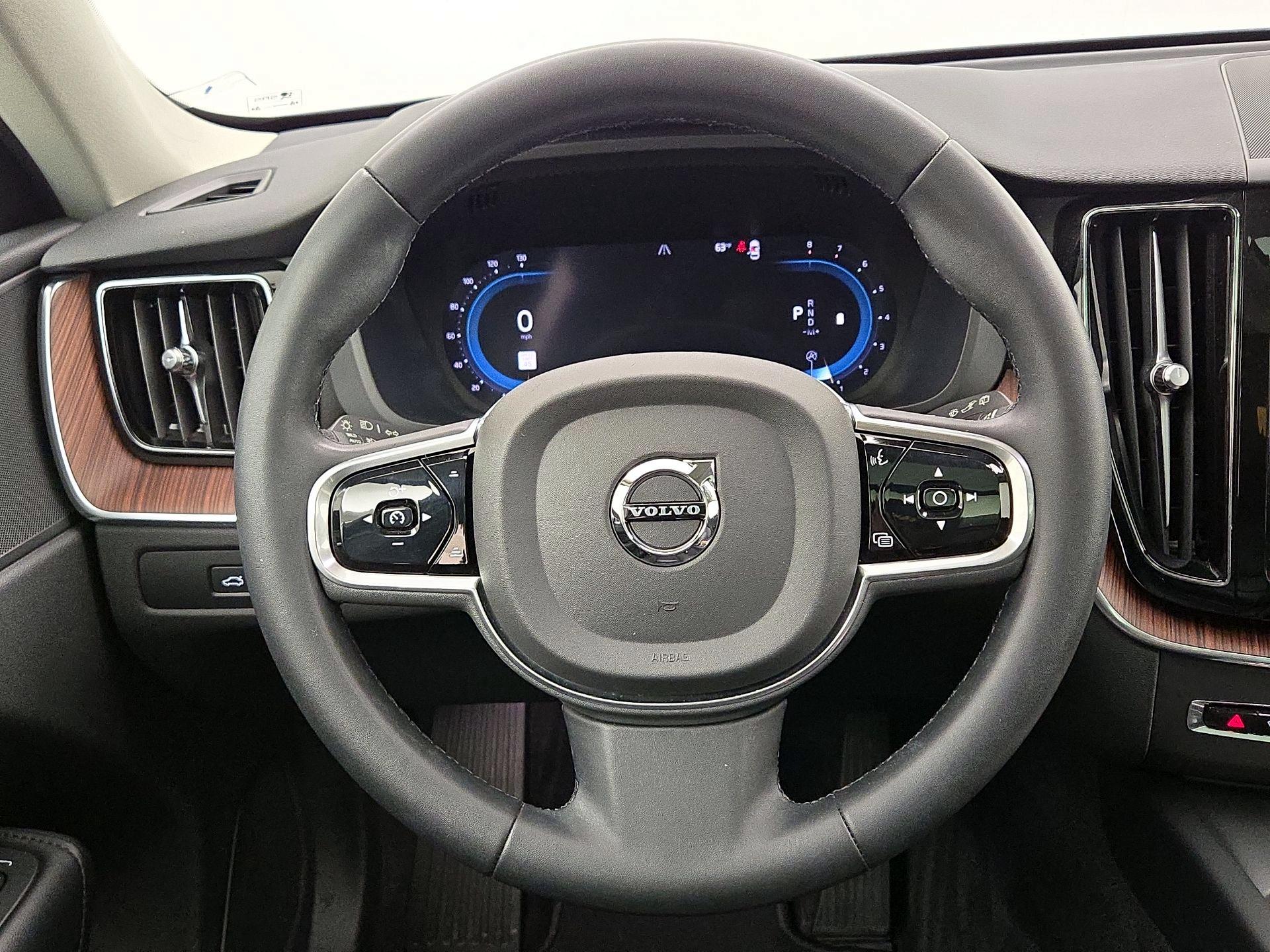 Thumbnail: 2023 Volvo XC60 - 10