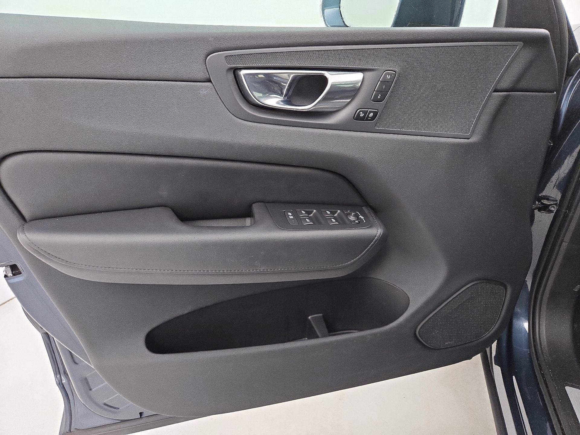 Thumbnail: 2023 Volvo XC60 - 12