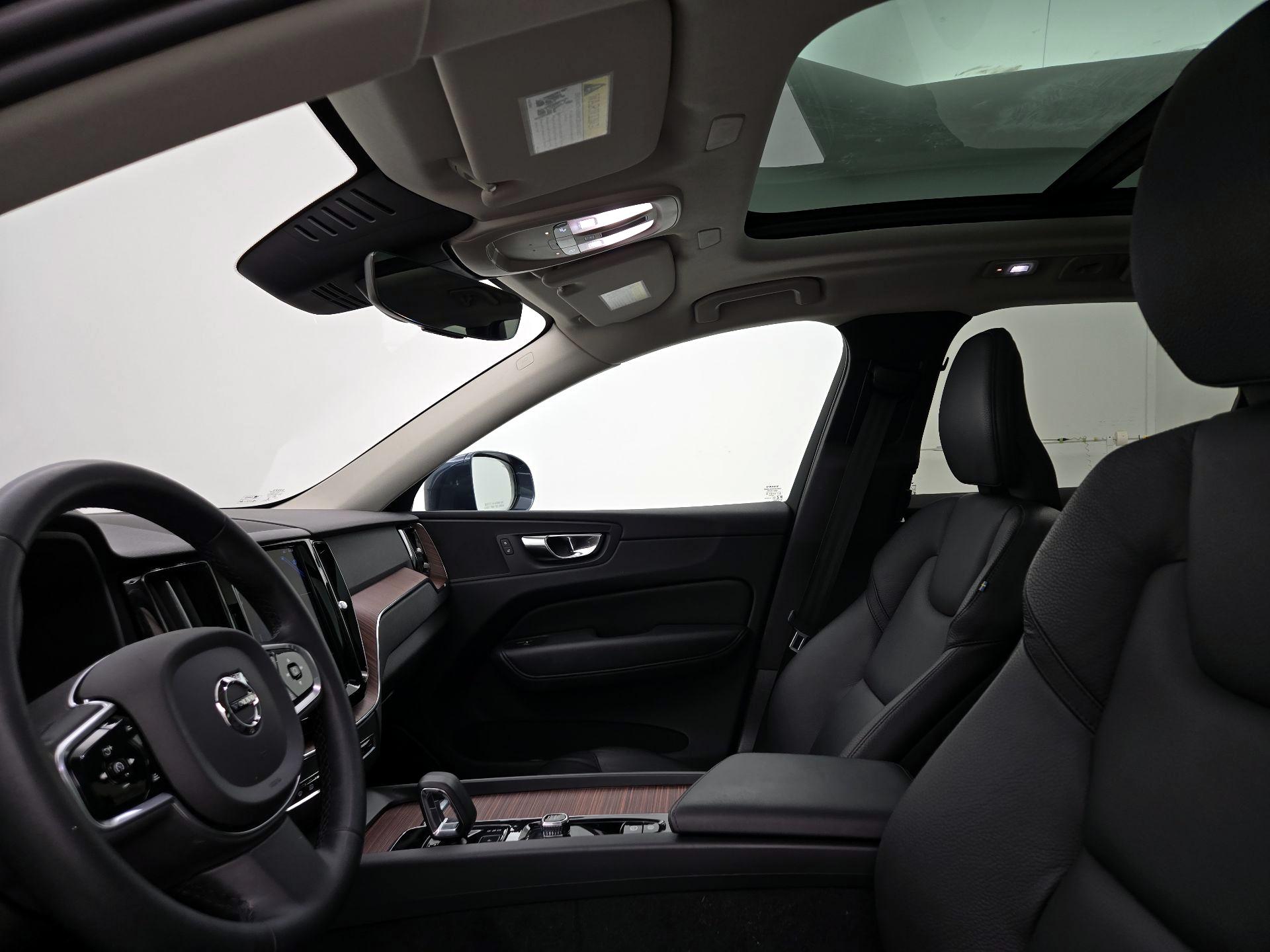 Thumbnail: 2023 Volvo XC60 - 20