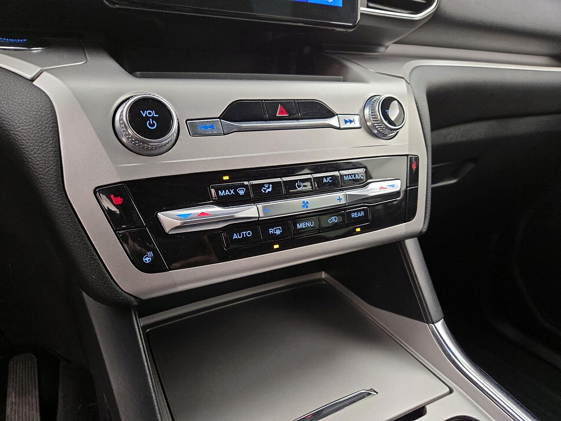 Thumbnail: 2022 Ford Explorer - 17