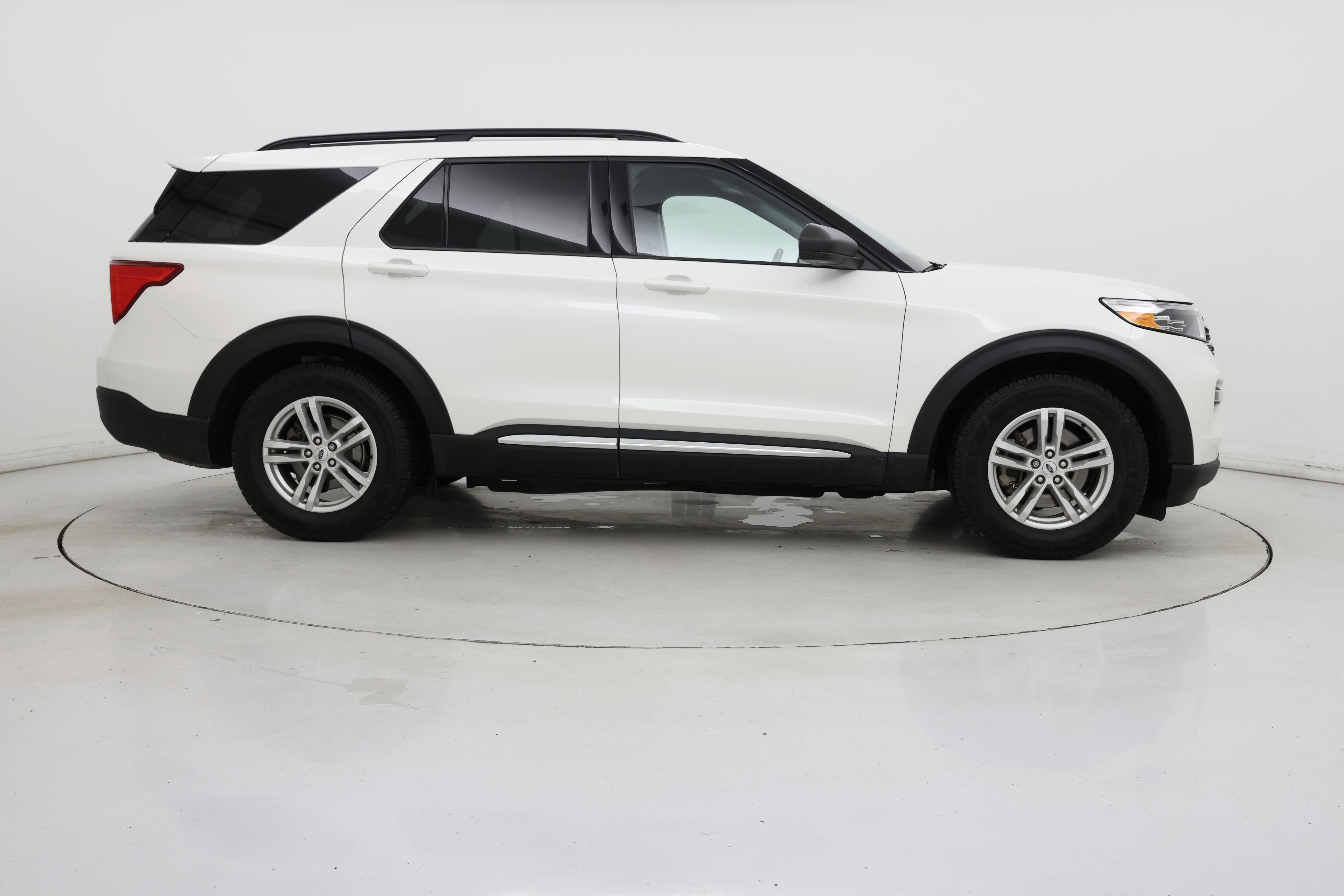 Thumbnail: 2022 Ford Explorer - 7