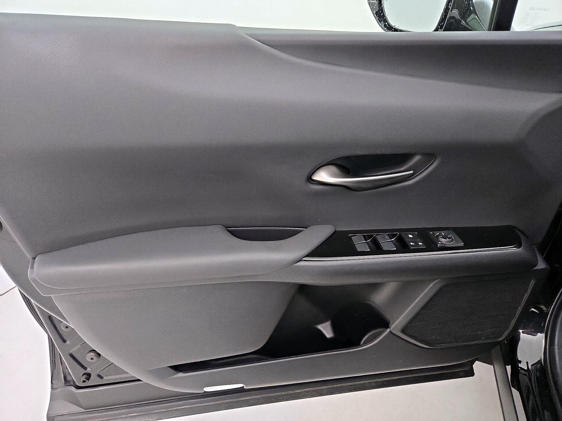 Thumbnail: 2022 Lexus UX - 12