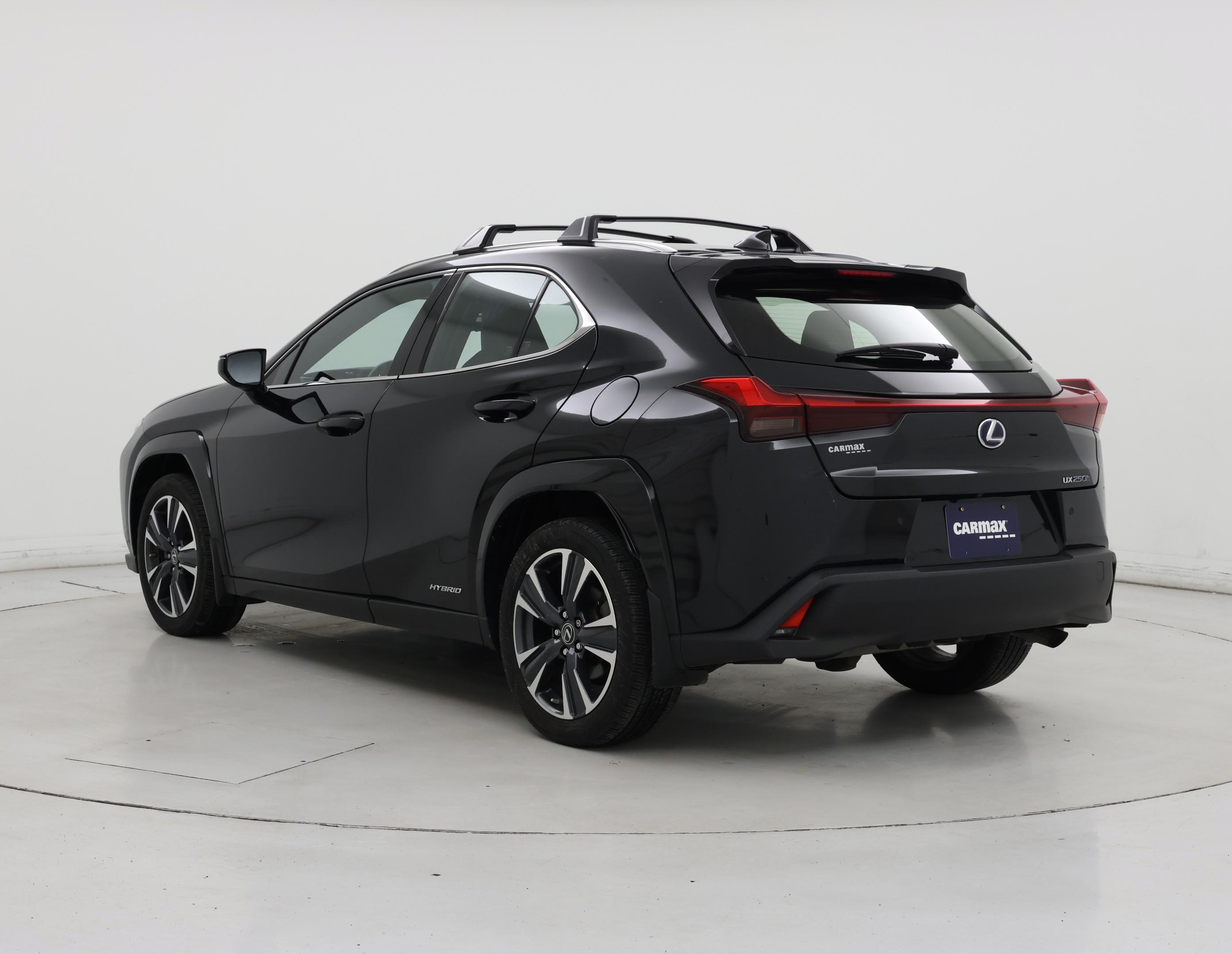 Thumbnail: 2022 Lexus UX - 2