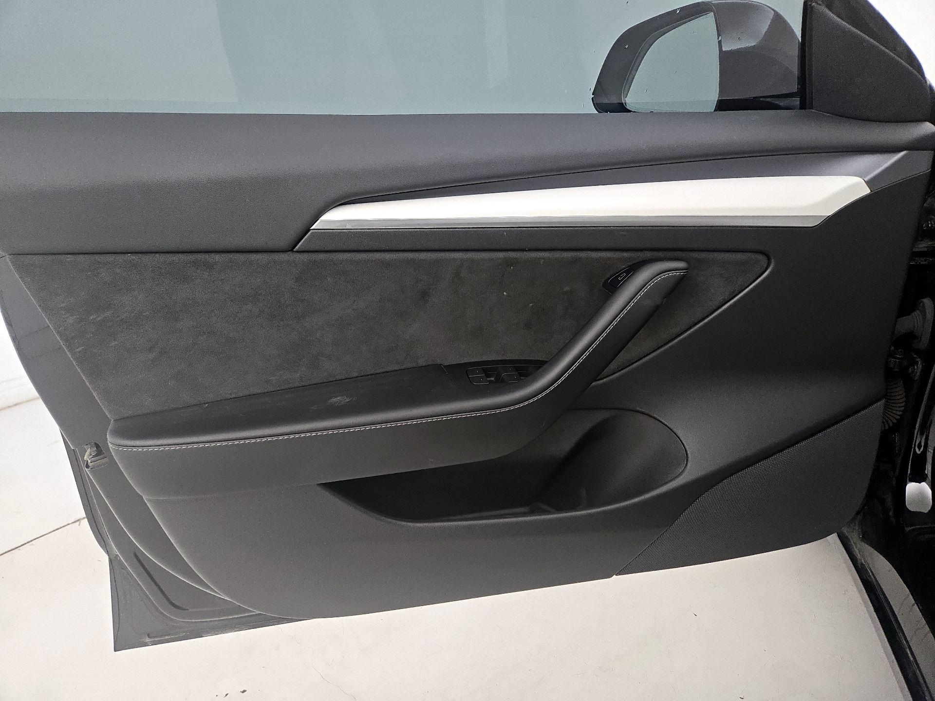 Thumbnail: 2021 Tesla Model 3 - 12