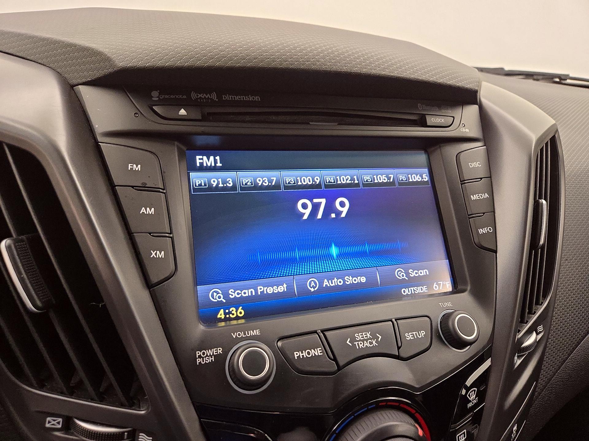 Thumbnail: 2015 Hyundai Veloster - 15