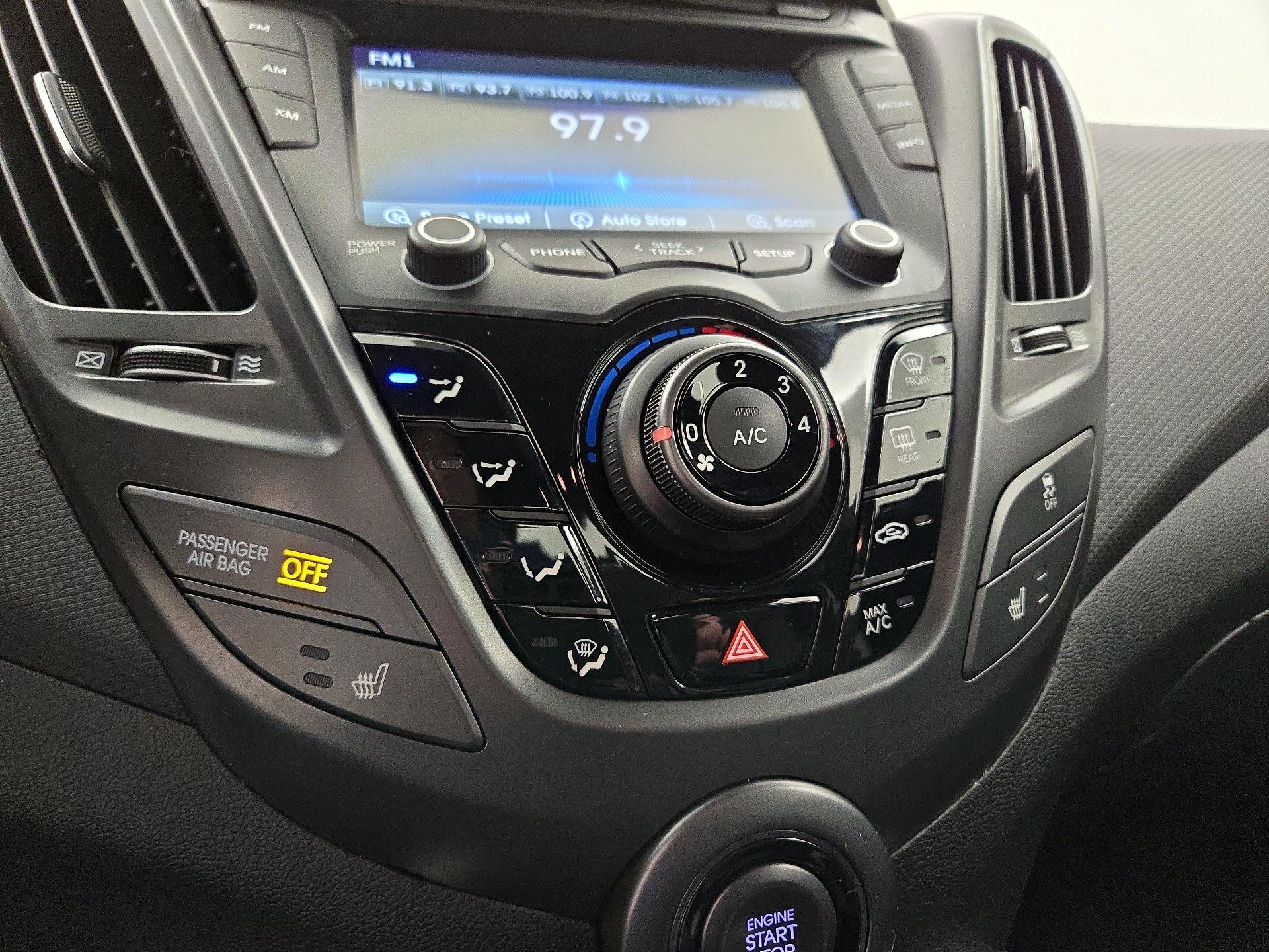 Thumbnail: 2015 Hyundai Veloster - 16