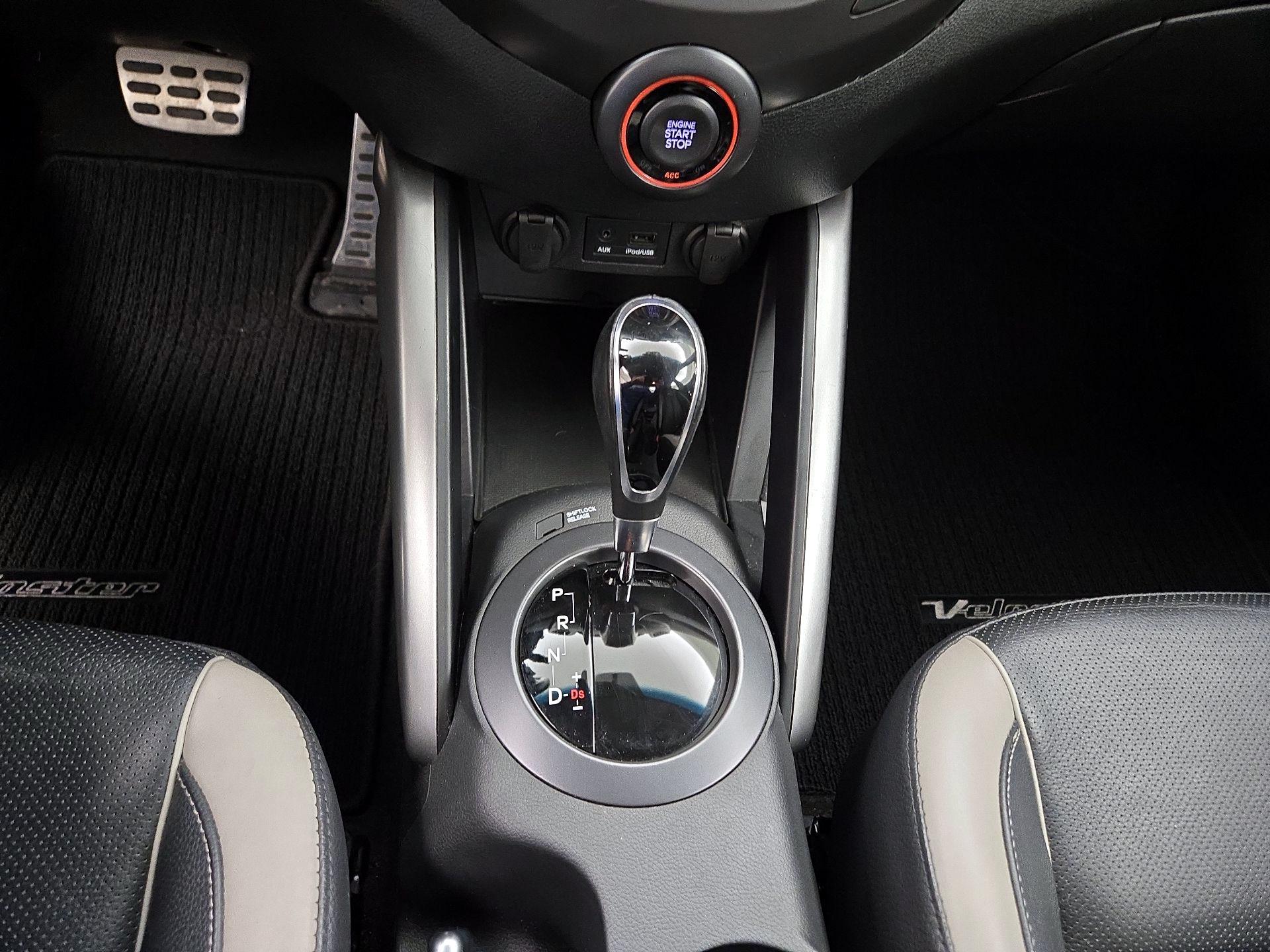 Thumbnail: 2015 Hyundai Veloster - 17