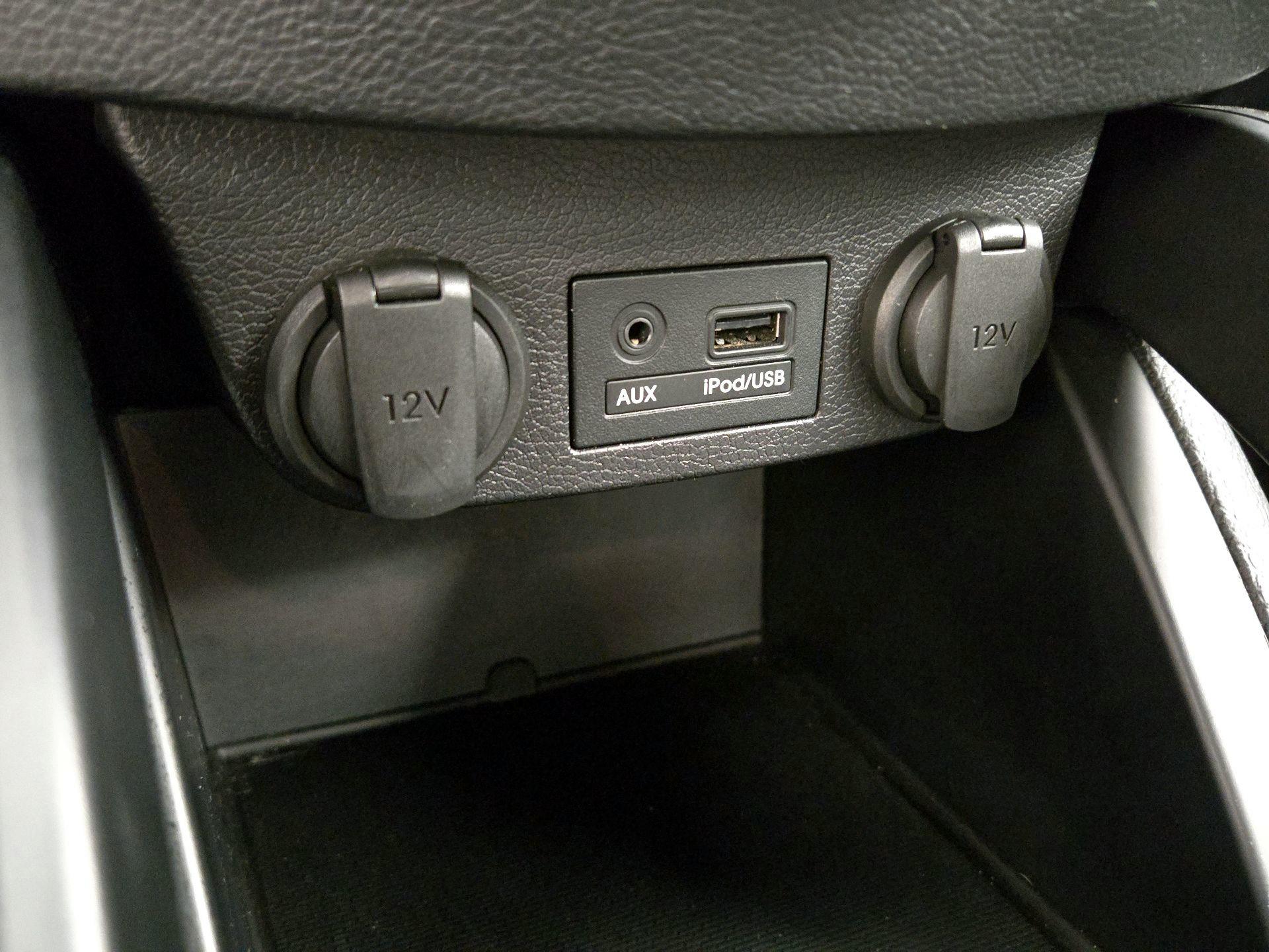 Thumbnail: 2015 Hyundai Veloster - 18