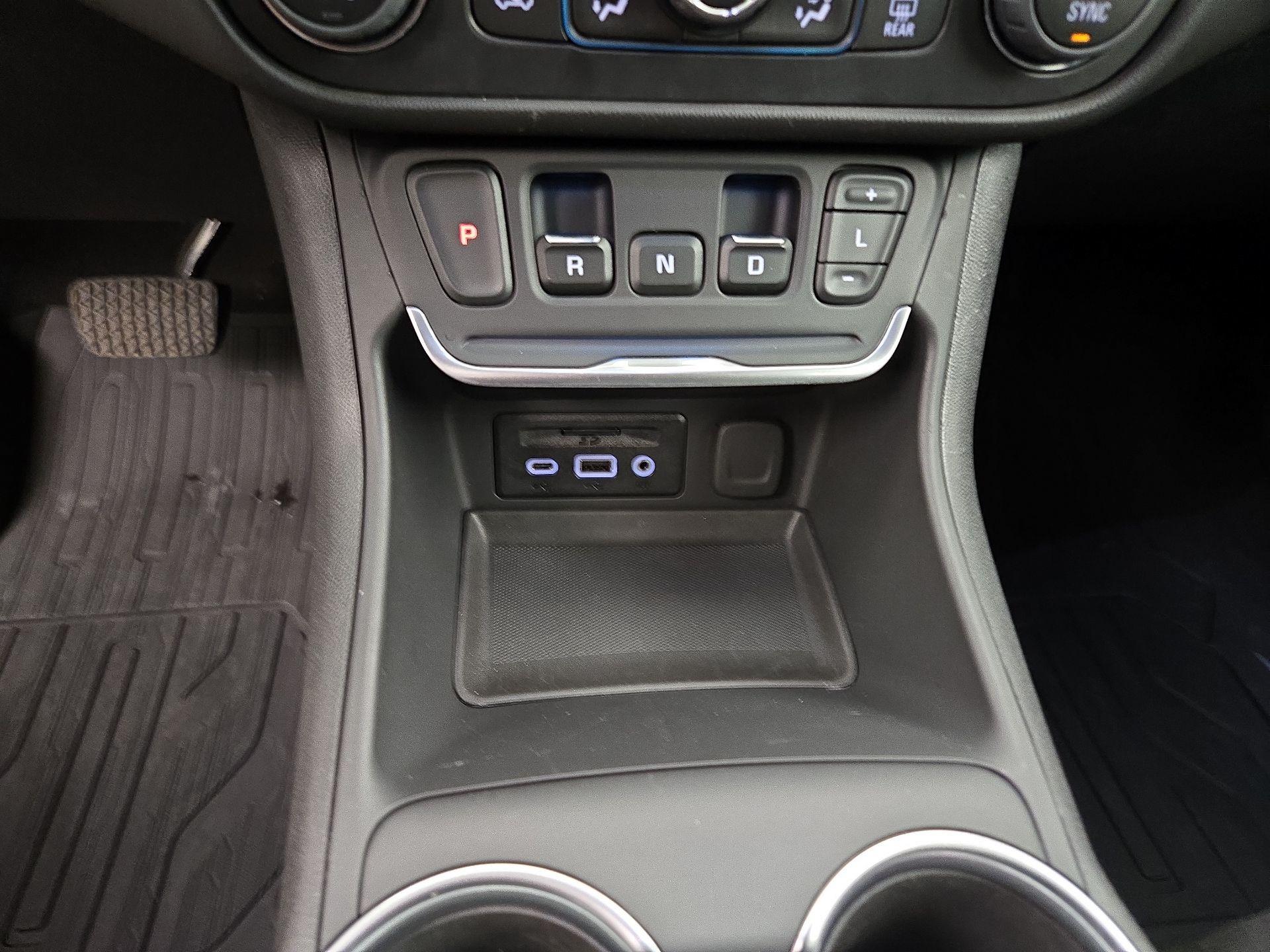 Thumbnail: 2019 GMC Terrain - 17