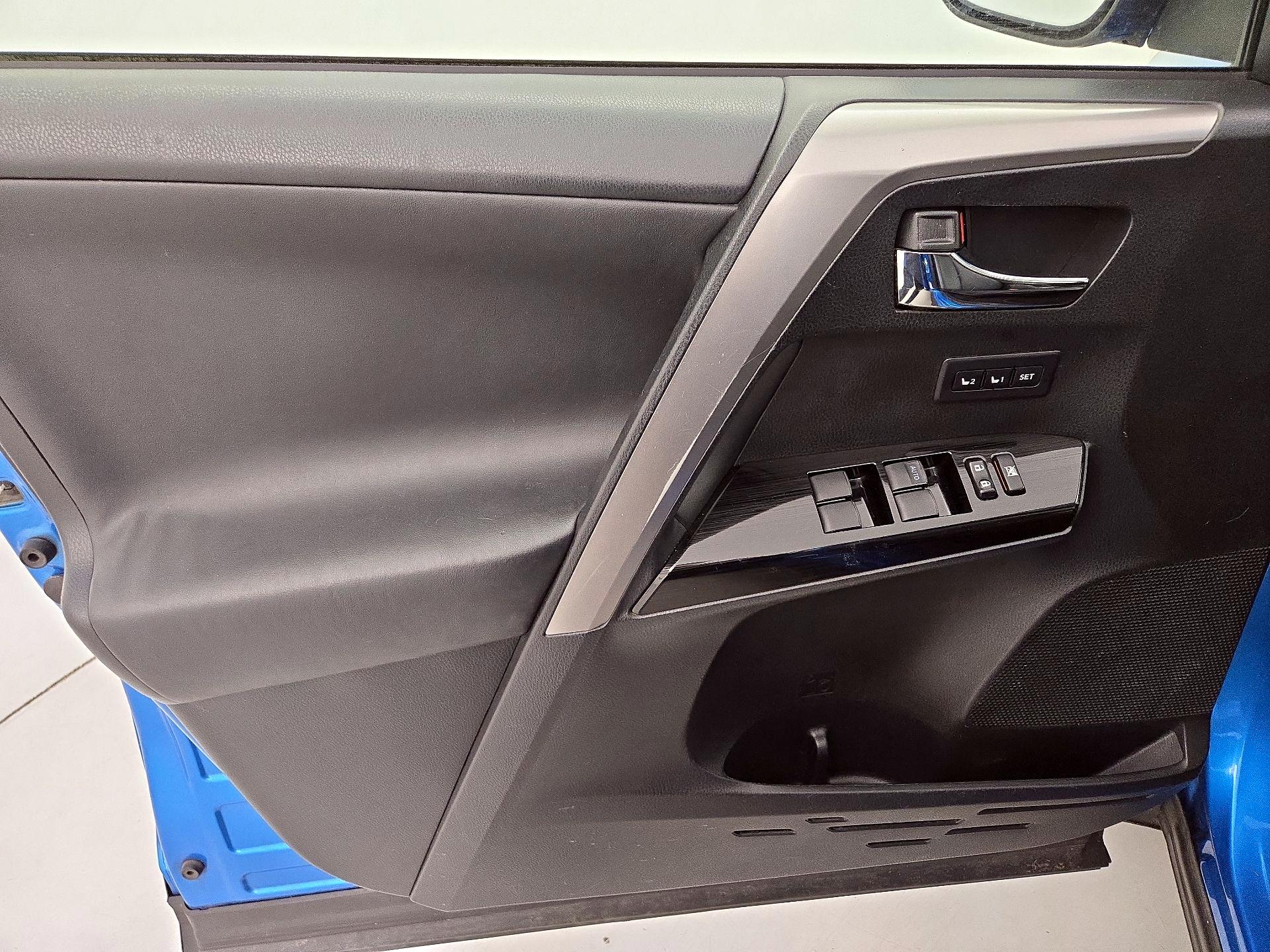 Thumbnail: 2017 Toyota RAV4 - 12