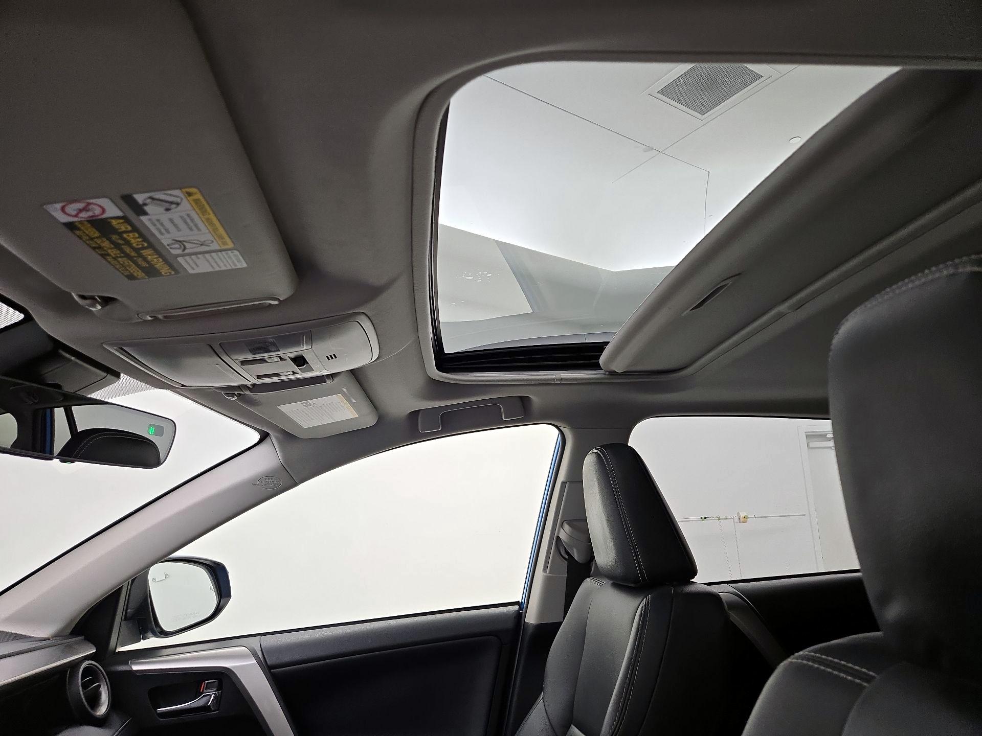 Thumbnail: 2017 Toyota RAV4 - 20