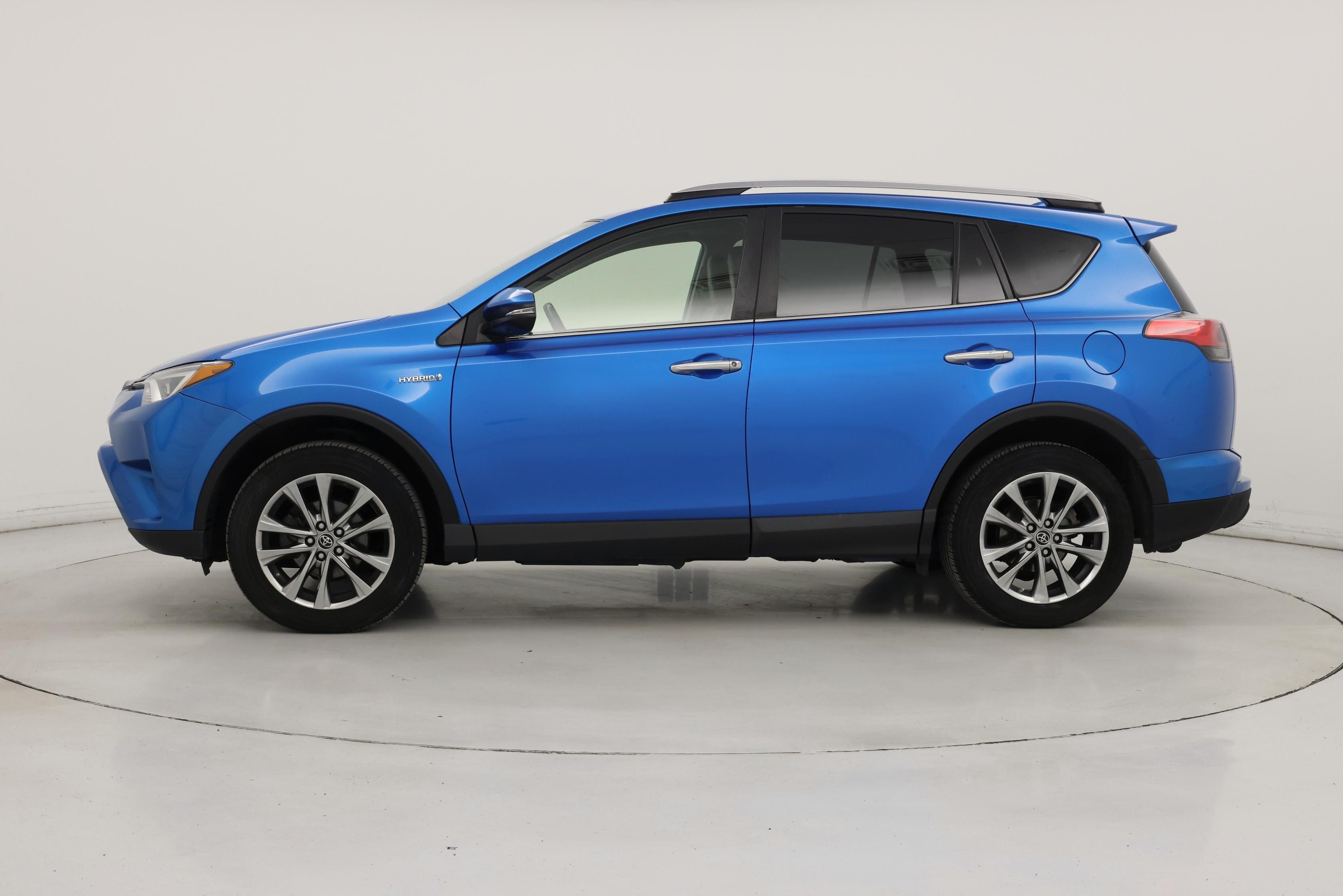 Thumbnail: 2017 Toyota RAV4 - 3