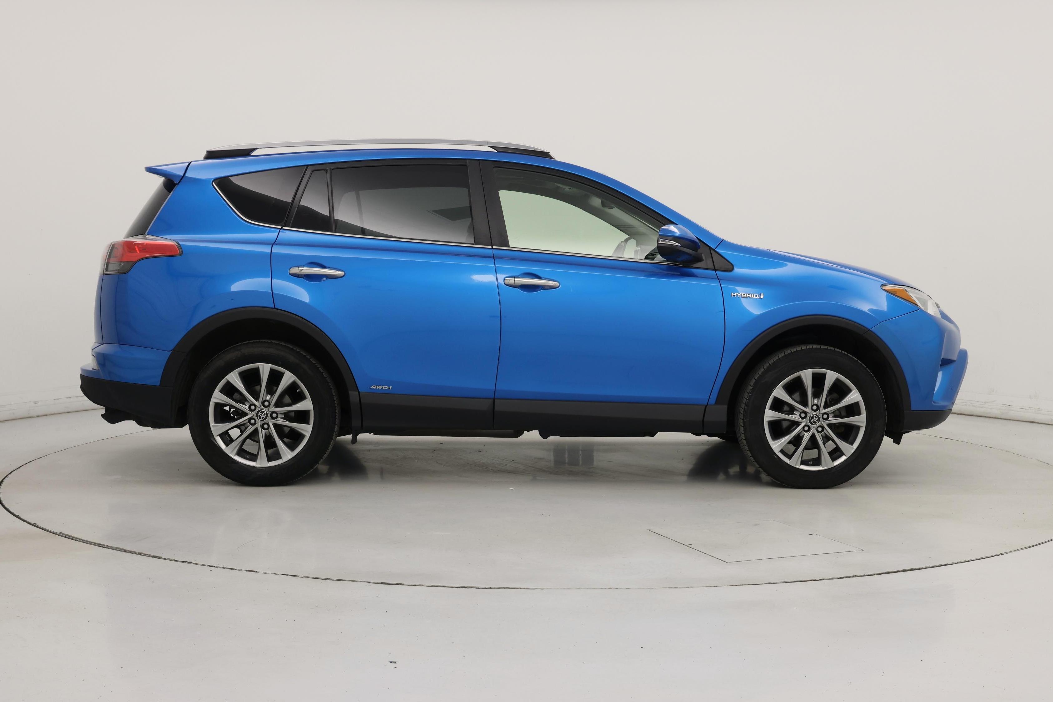 Thumbnail: 2017 Toyota RAV4 - 7