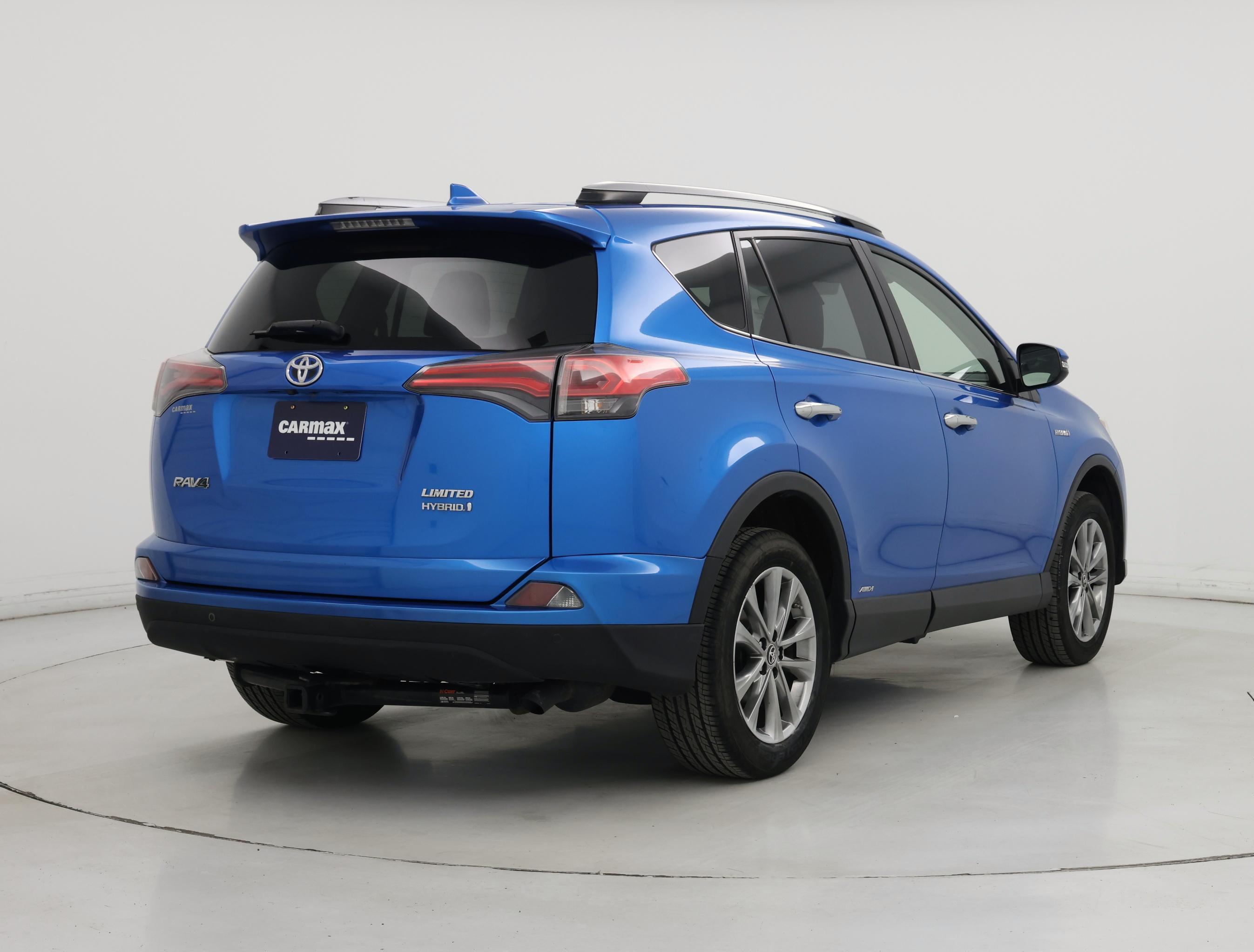 Thumbnail: 2017 Toyota RAV4 - 8