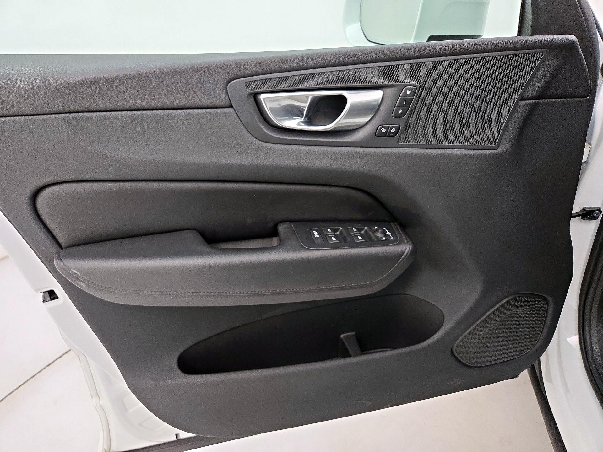 Thumbnail: 2023 Volvo XC60 - 12