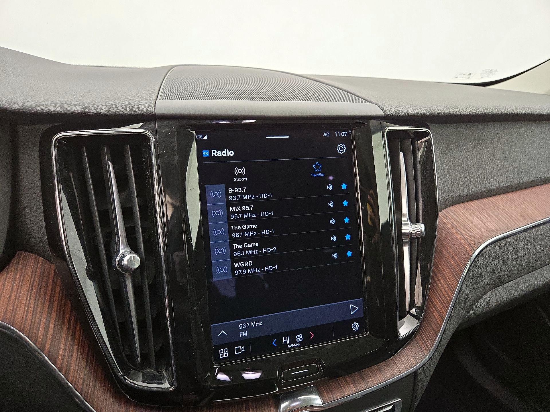 Thumbnail: 2023 Volvo XC60 - 16