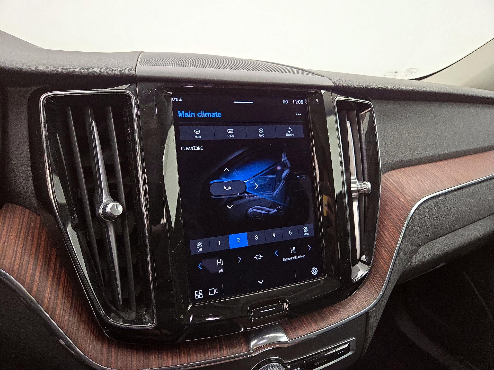 Thumbnail: 2023 Volvo XC60 - 17