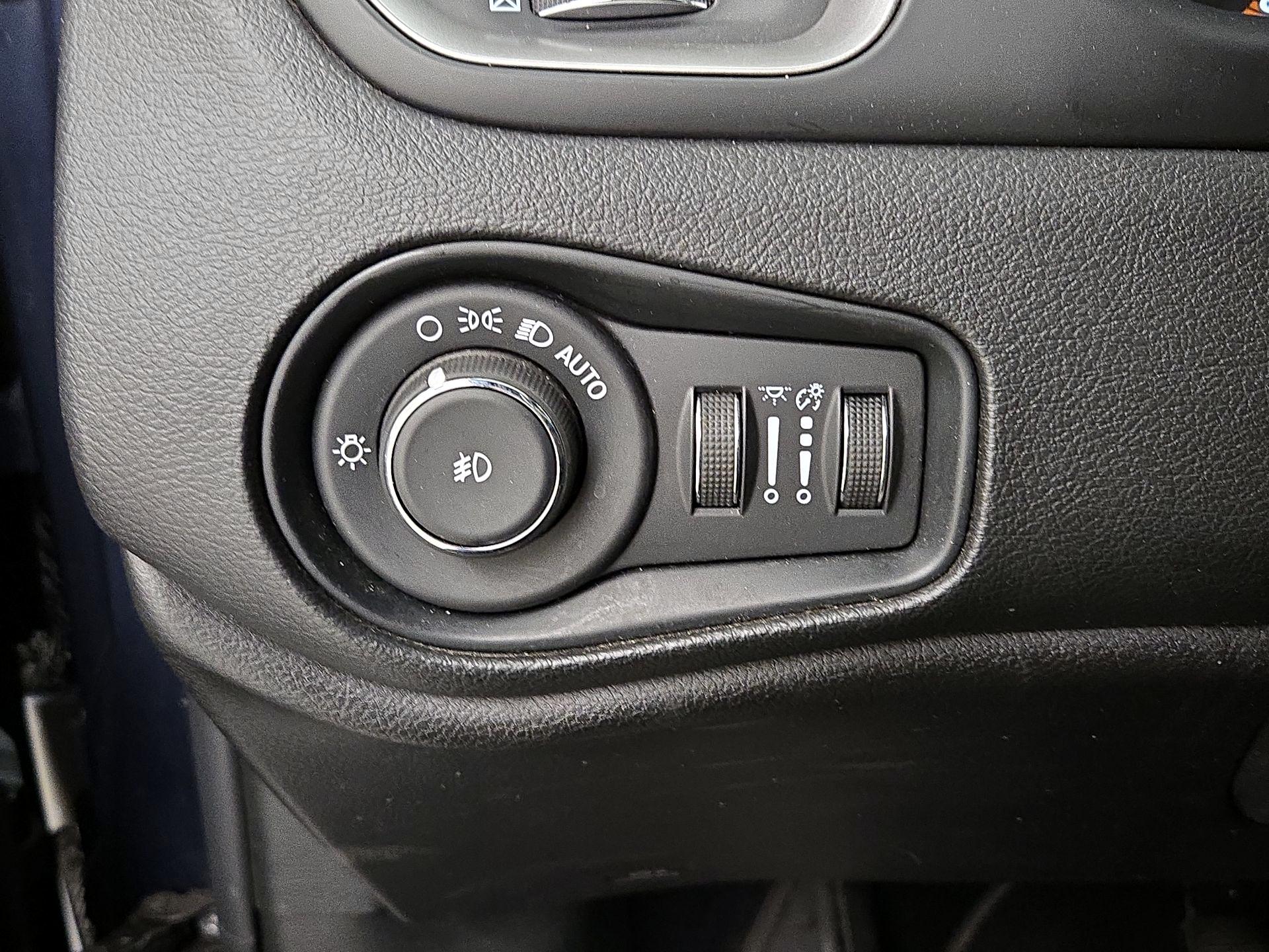 Thumbnail: 2021 Jeep Renegade - 13