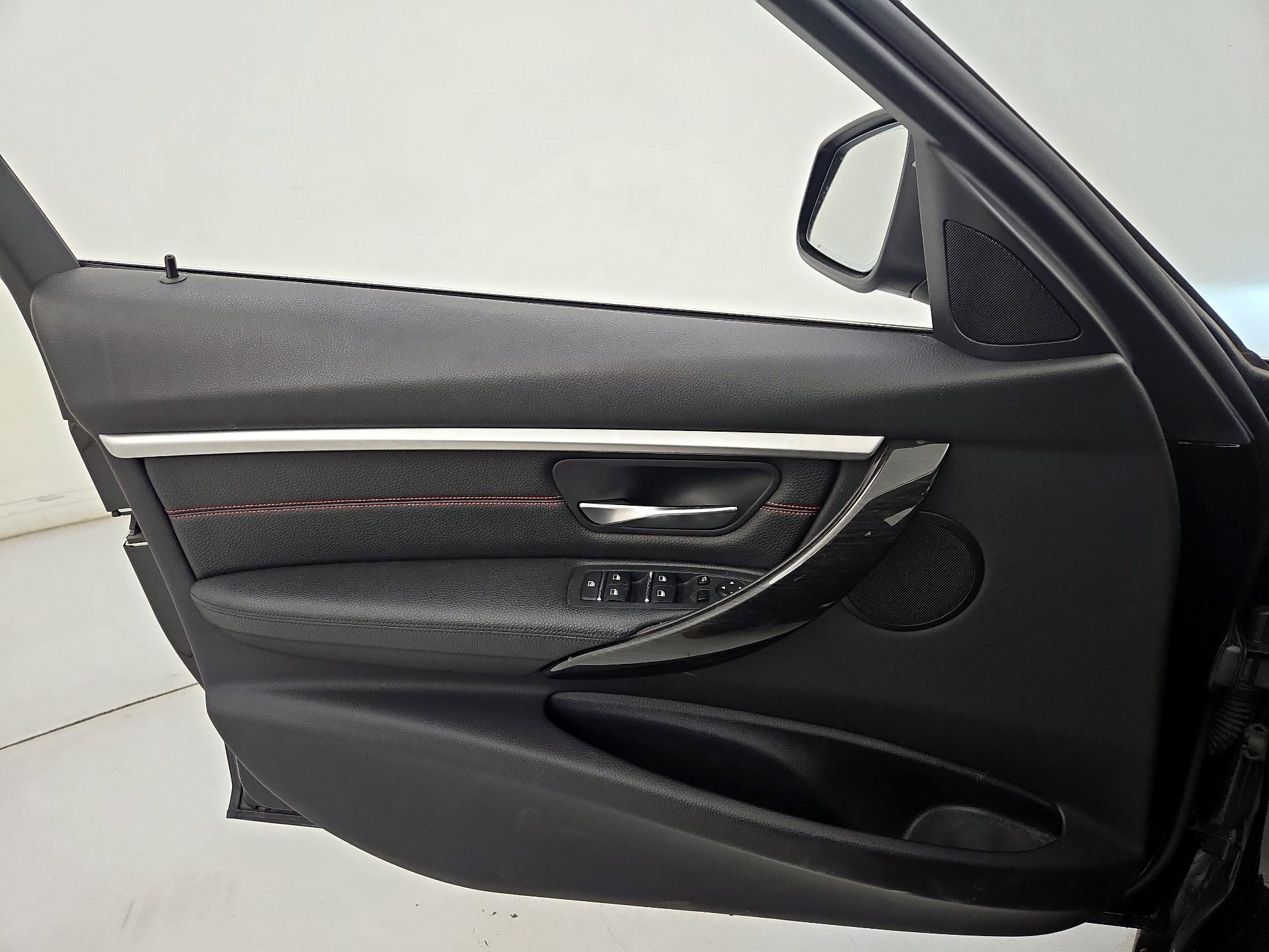 Thumbnail: 2018 BMW 3 Series - 12