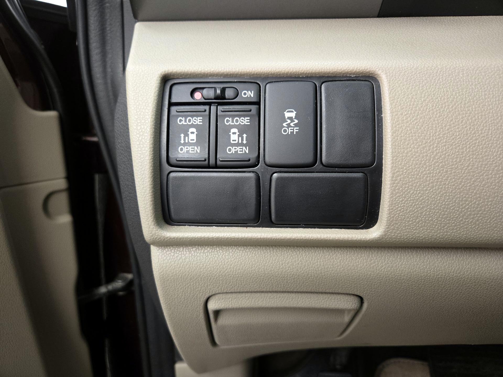 Thumbnail: 2014 Honda Odyssey - 13