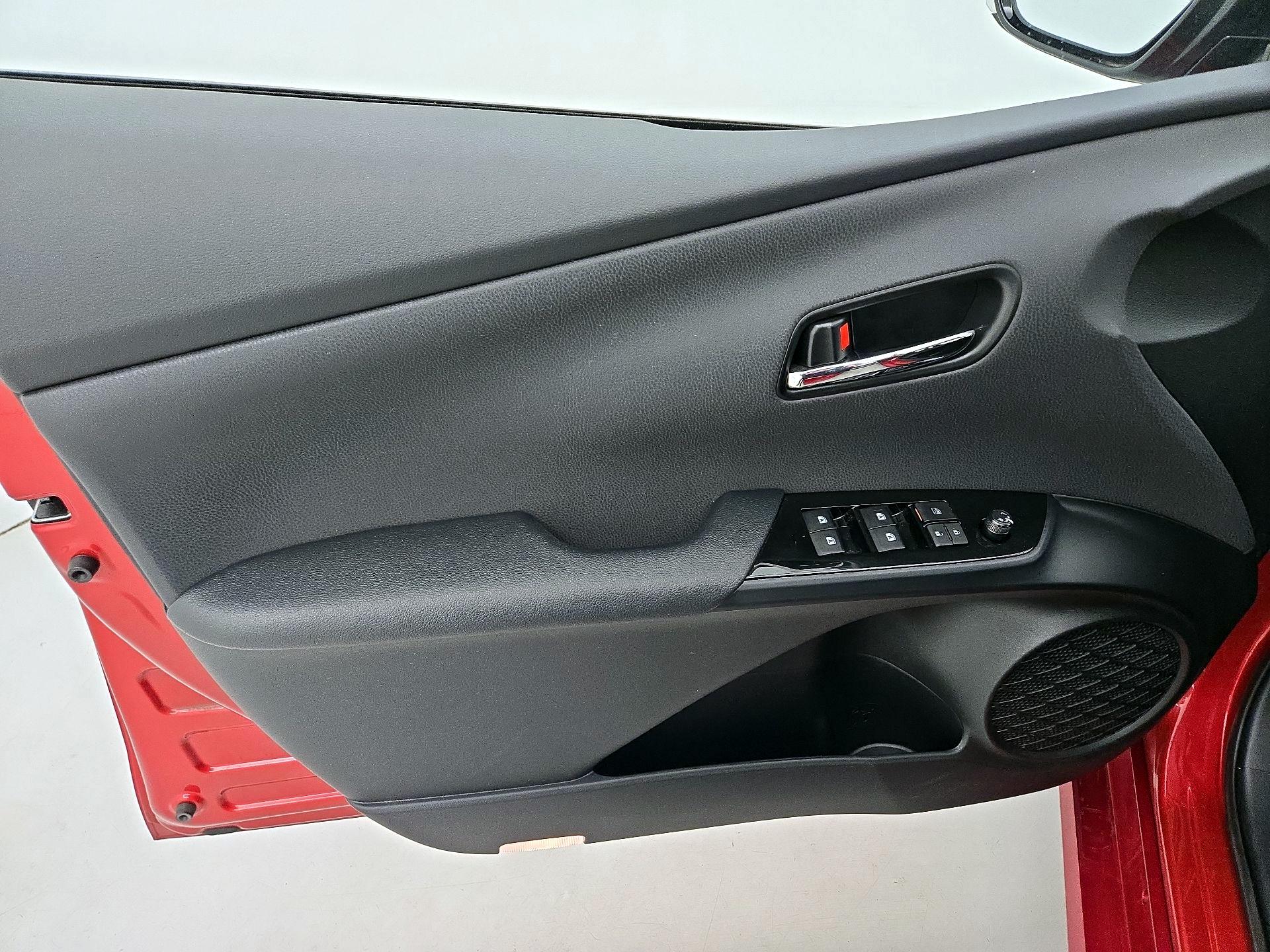 Thumbnail: 2017 Toyota Prius Prime - 12