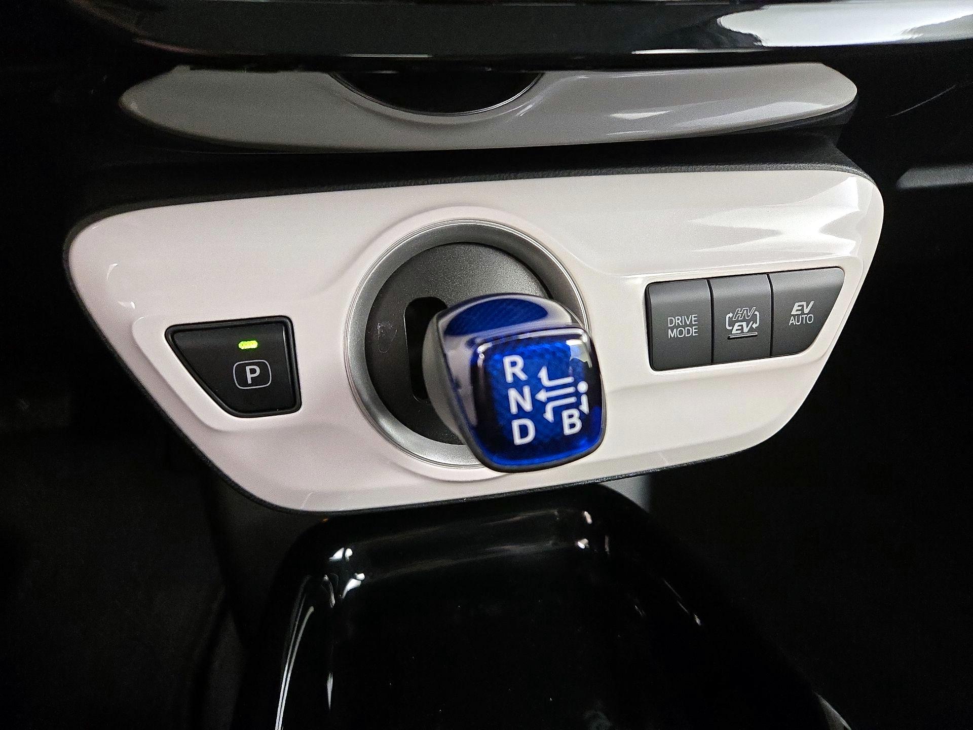 Thumbnail: 2017 Toyota Prius Prime - 18